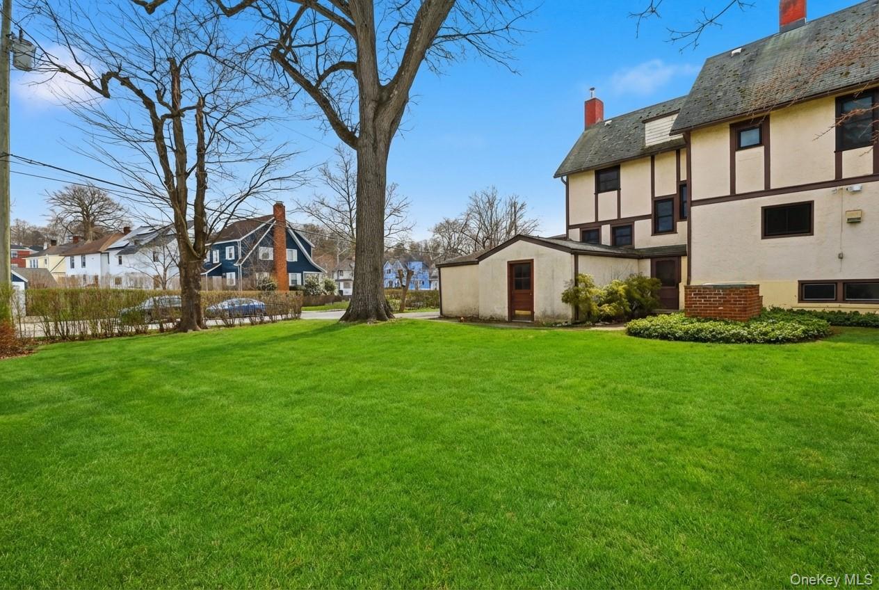 25 Midland Avenue