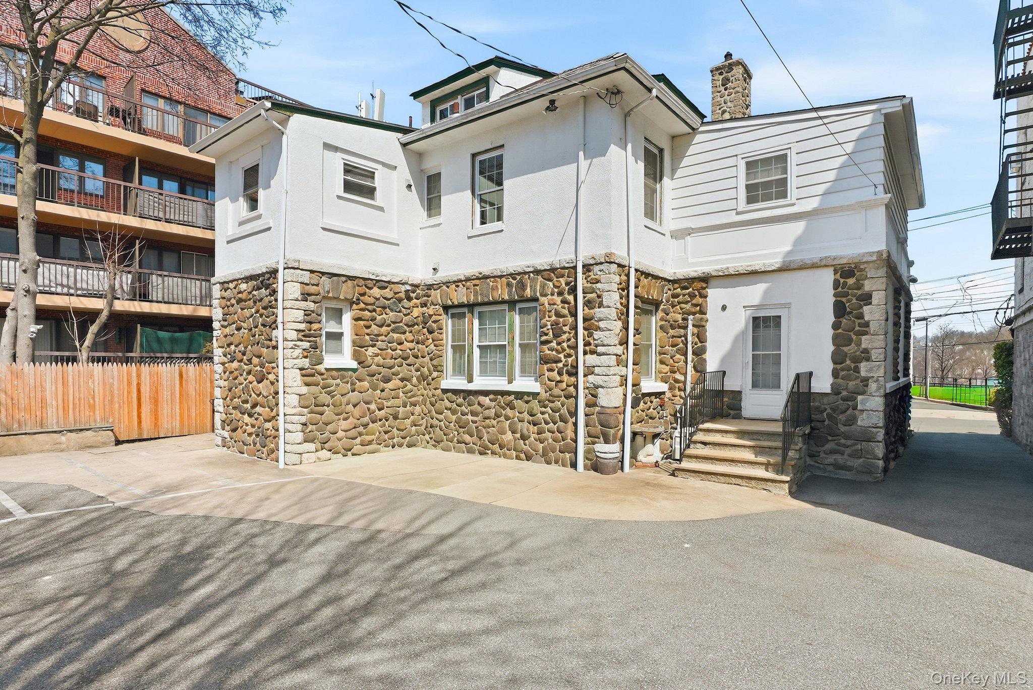 109 Hillside Place Unit: 2