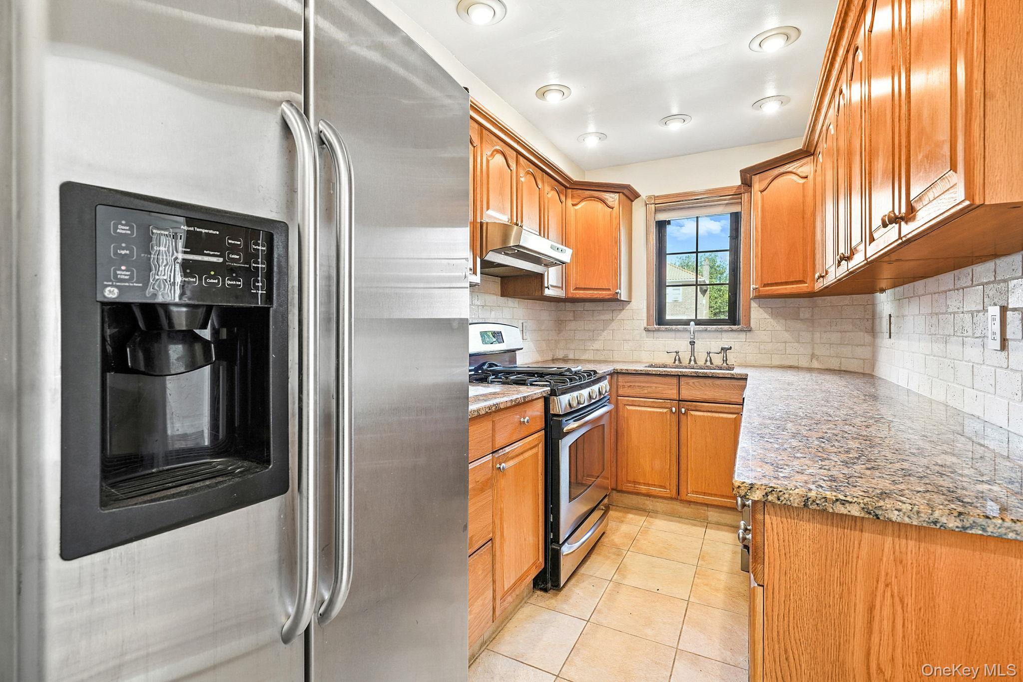 1245 Rhinelander Avenue