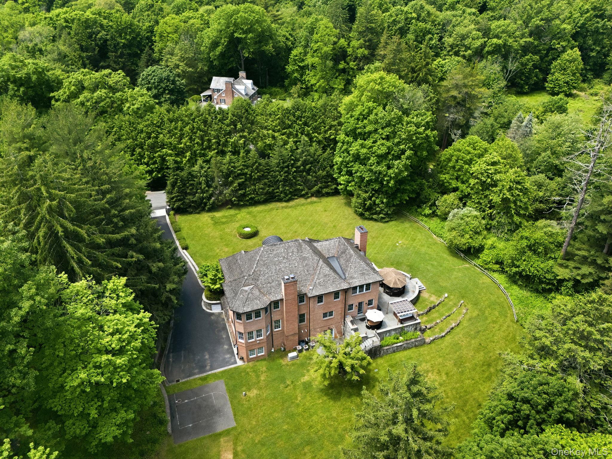 2 Heathcote Drive