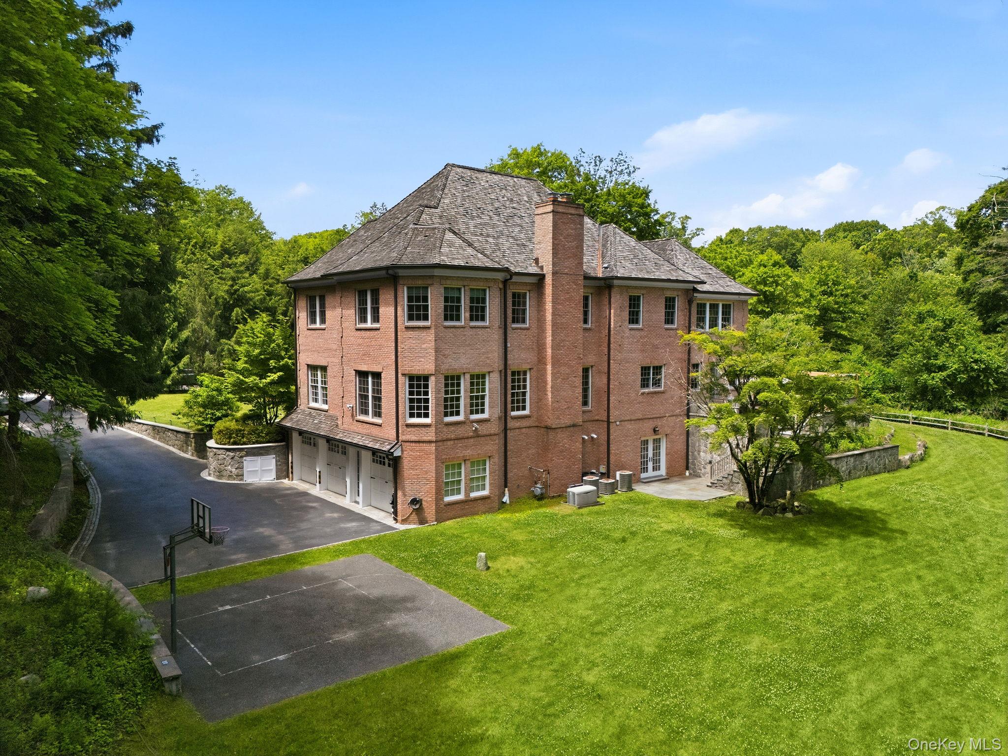 2 Heathcote Drive