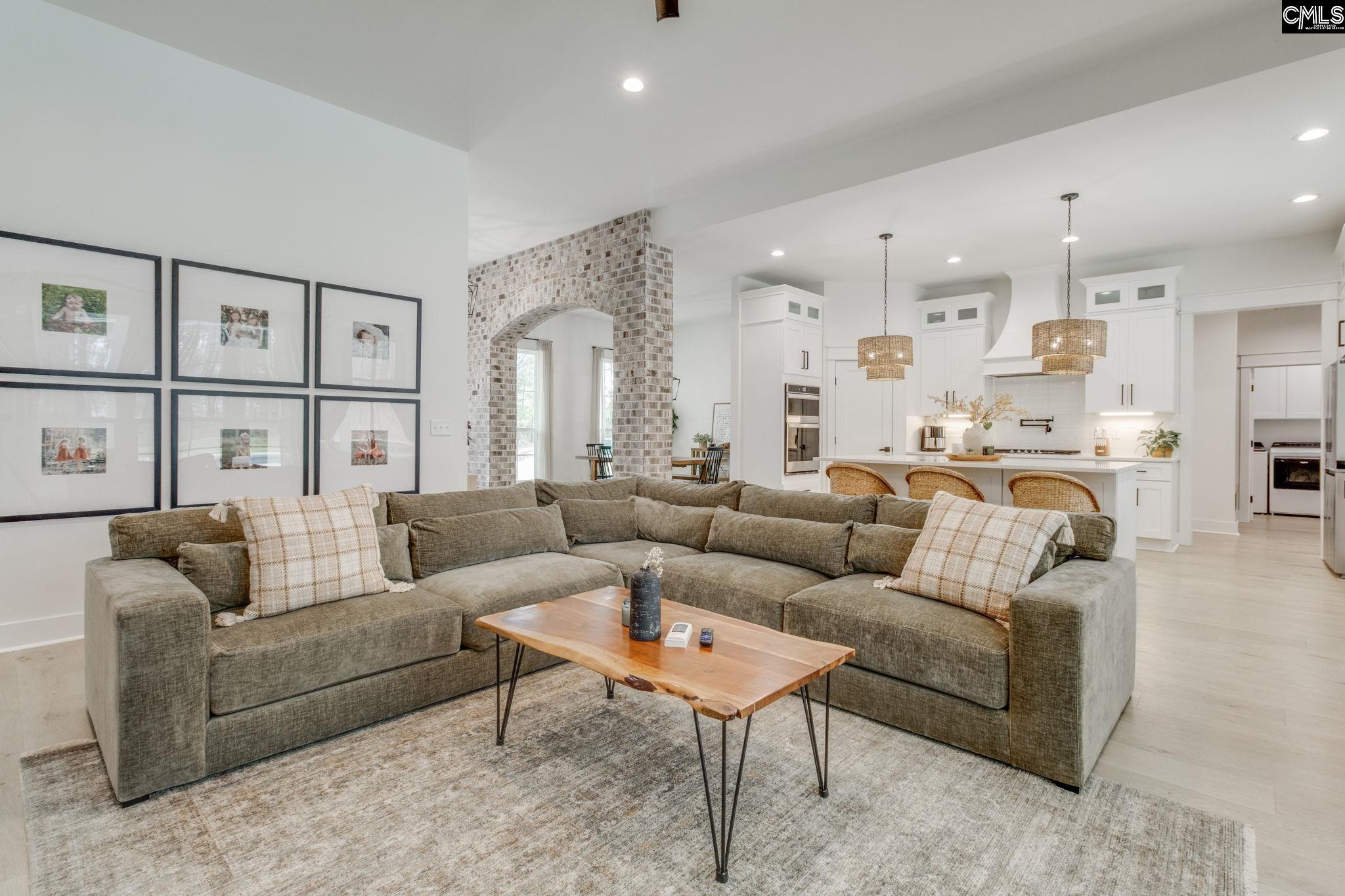 1322 Sunnyhill Drive