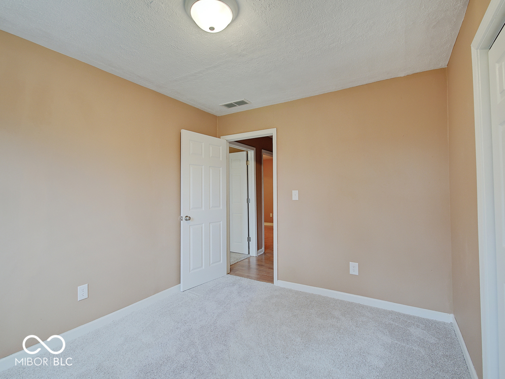 7591 -7593 N Old S R 67