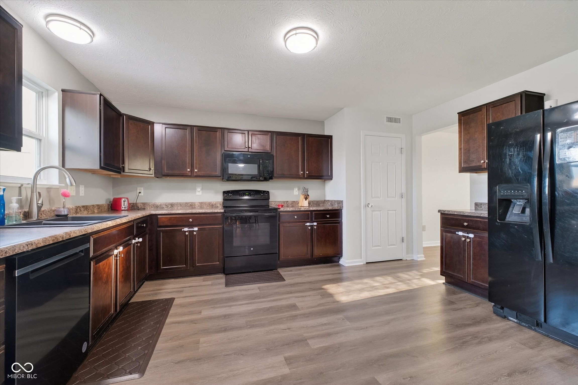 4742 Deacon Lane