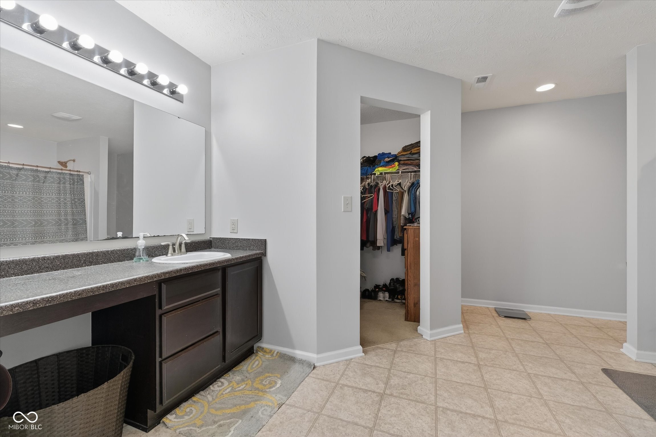 4742 Deacon Lane