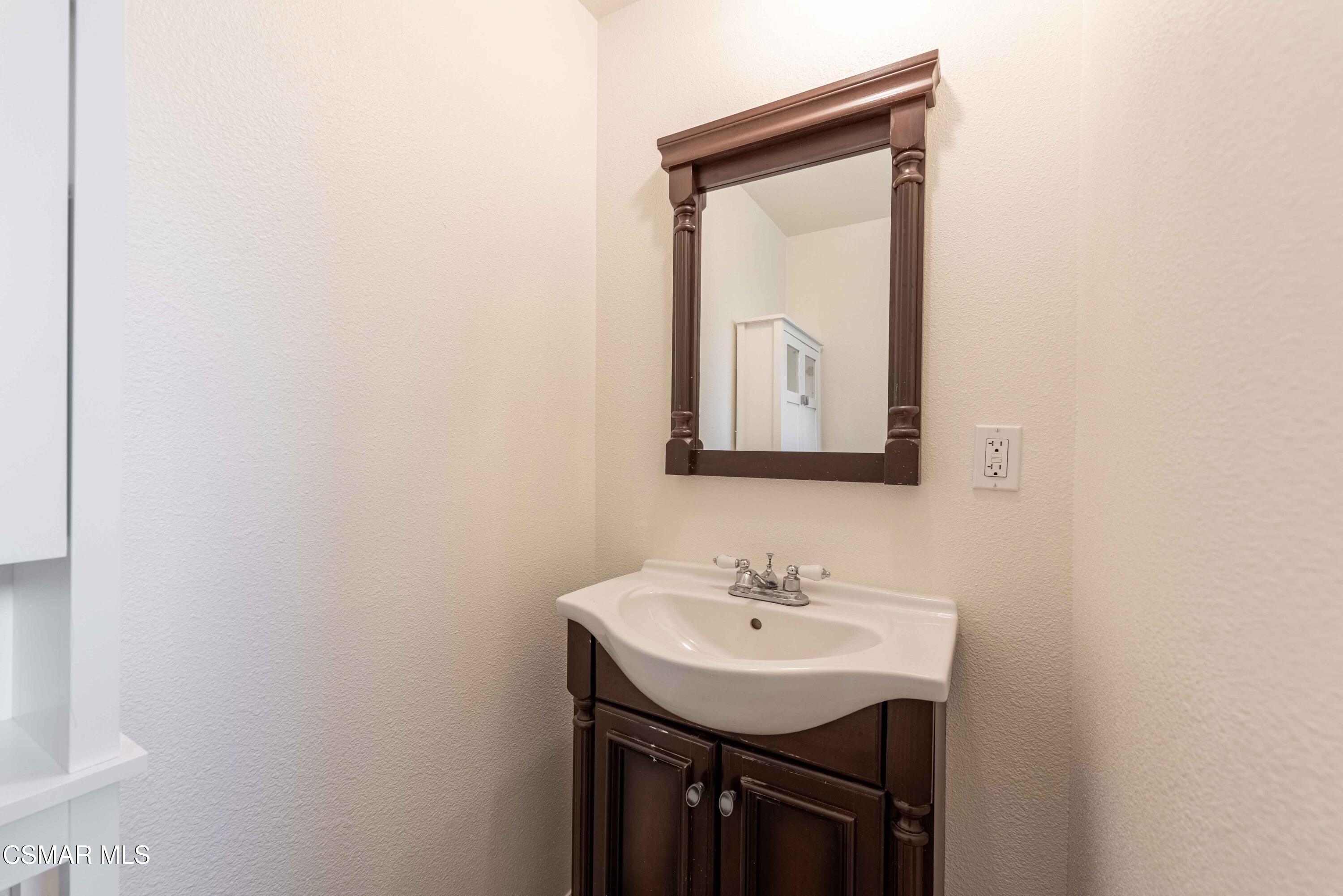 641 W La Loma Avenue, #A