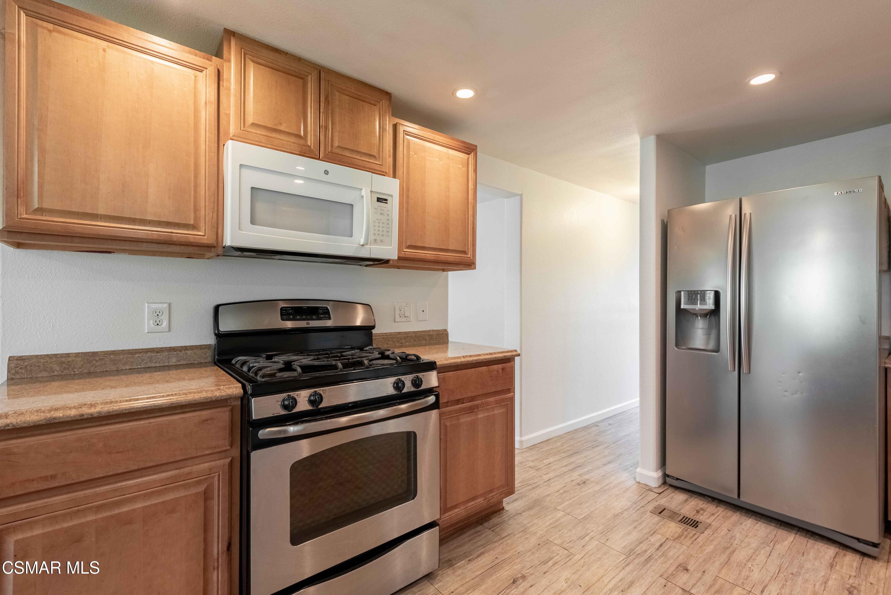 641 W La Loma Avenue, #A