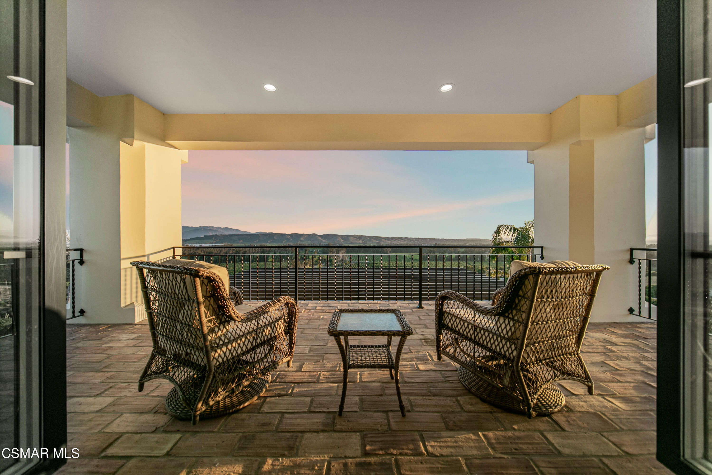 1451 E La Loma Avenue