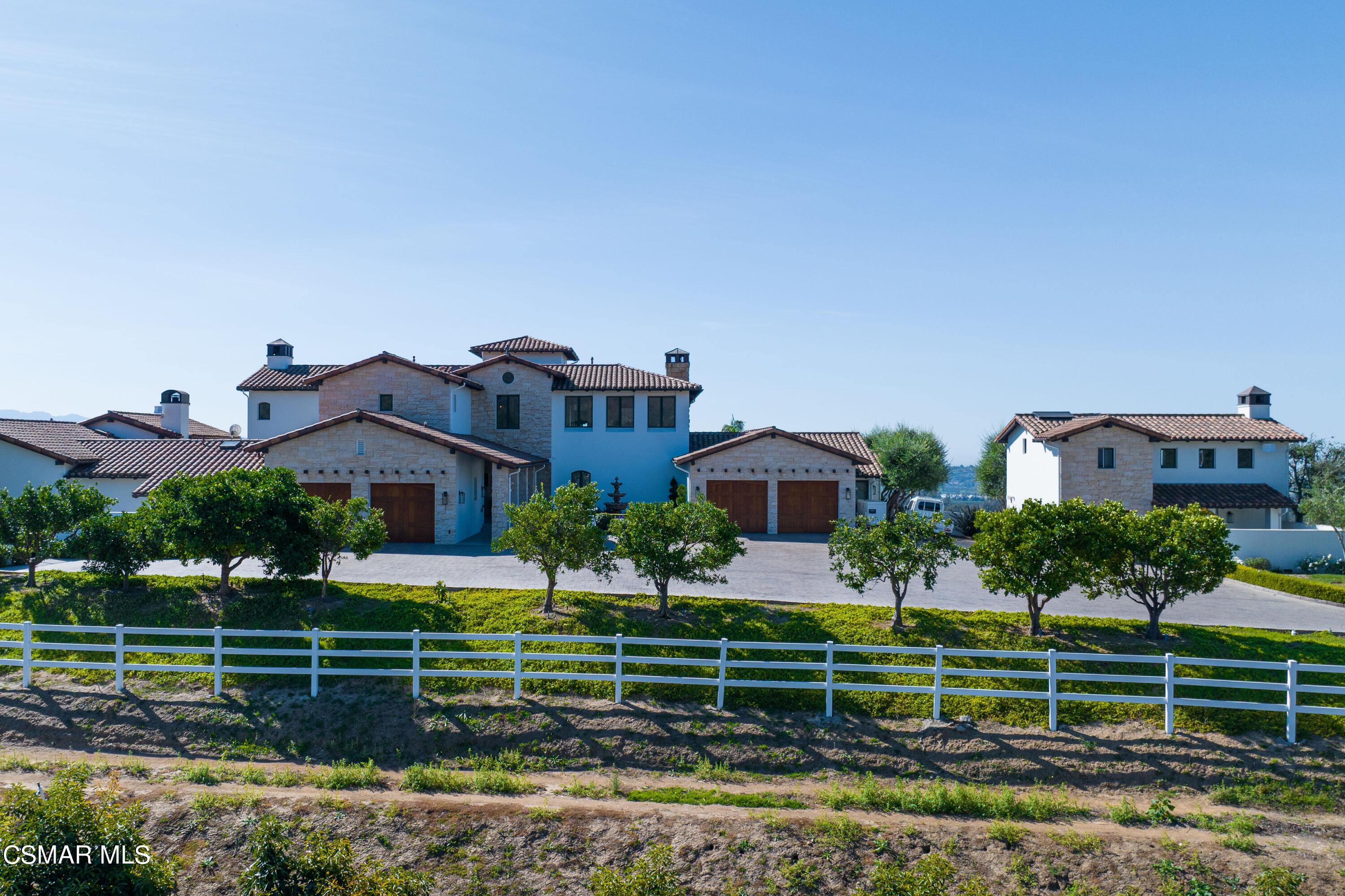 1451 E La Loma Avenue