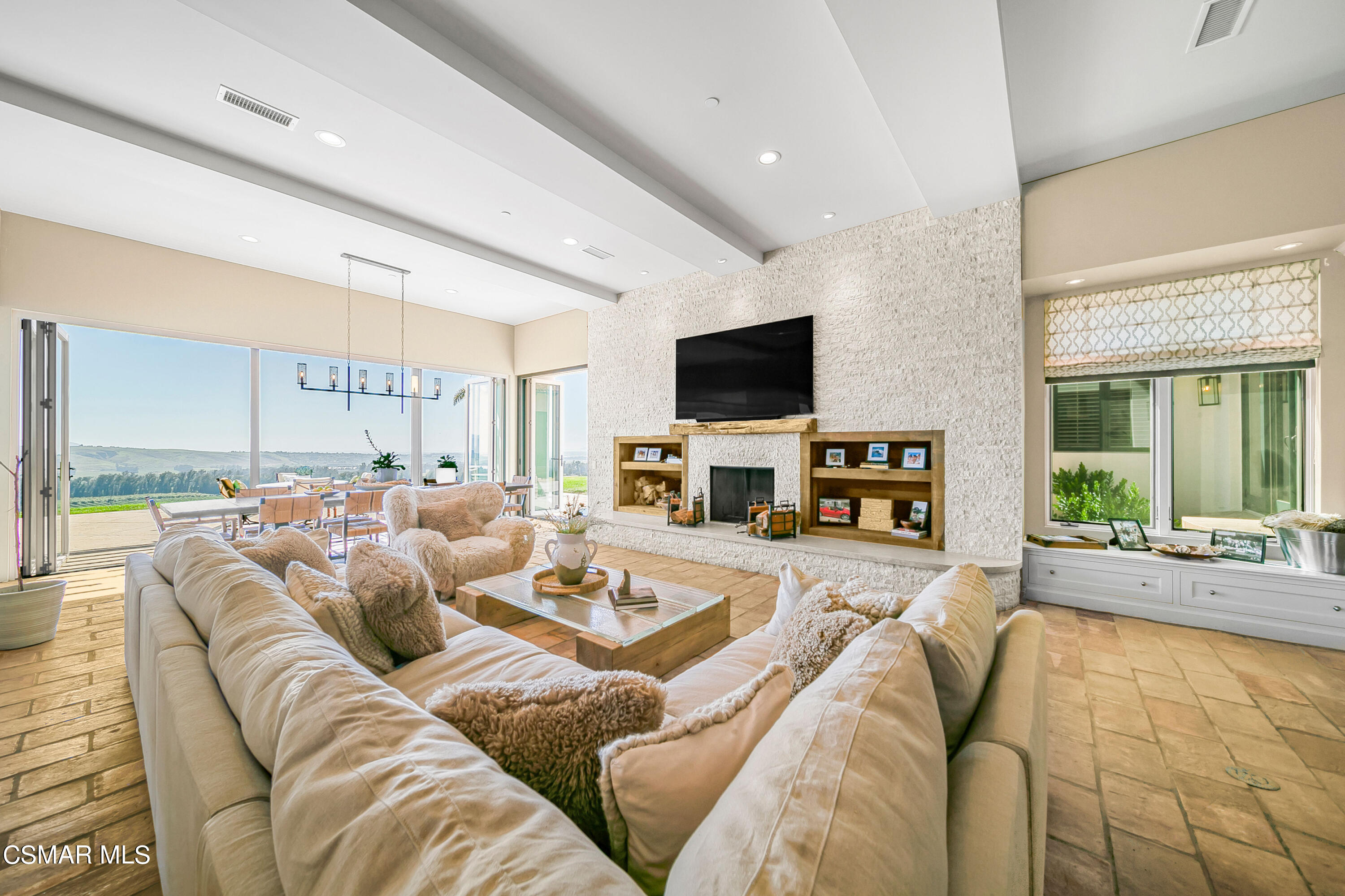 1451 E La Loma Avenue