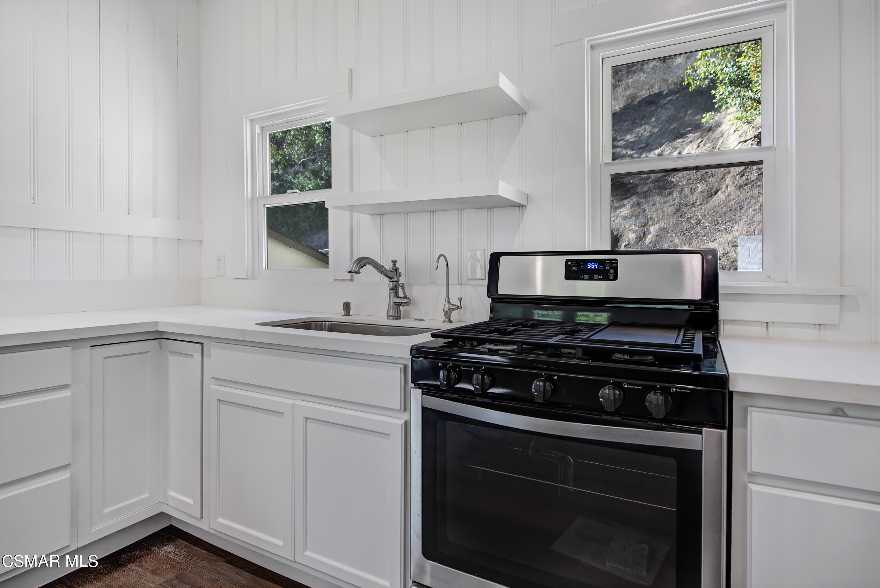 641 W La Loma Avenue, 2