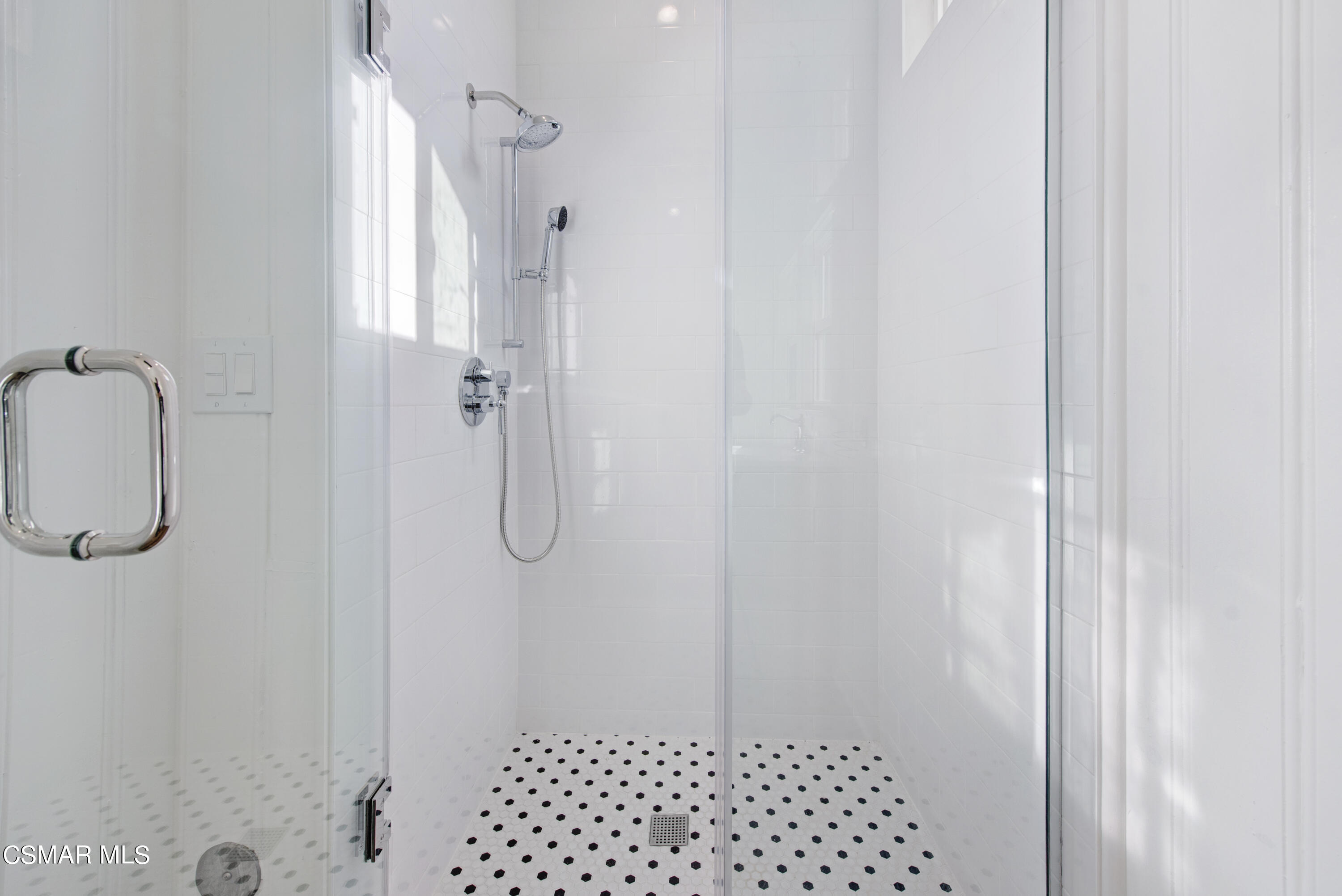 641 W La Loma Avenue, 2