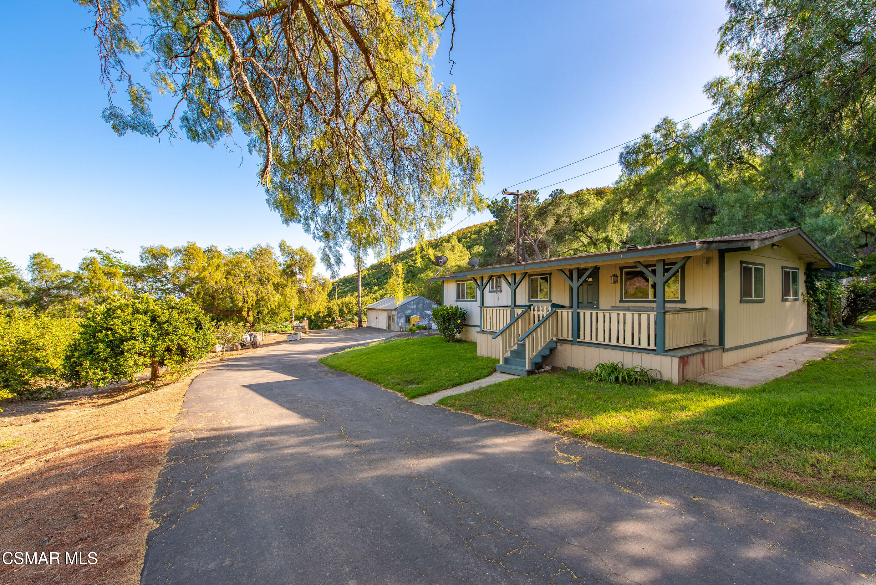 641 W La Loma Avenue