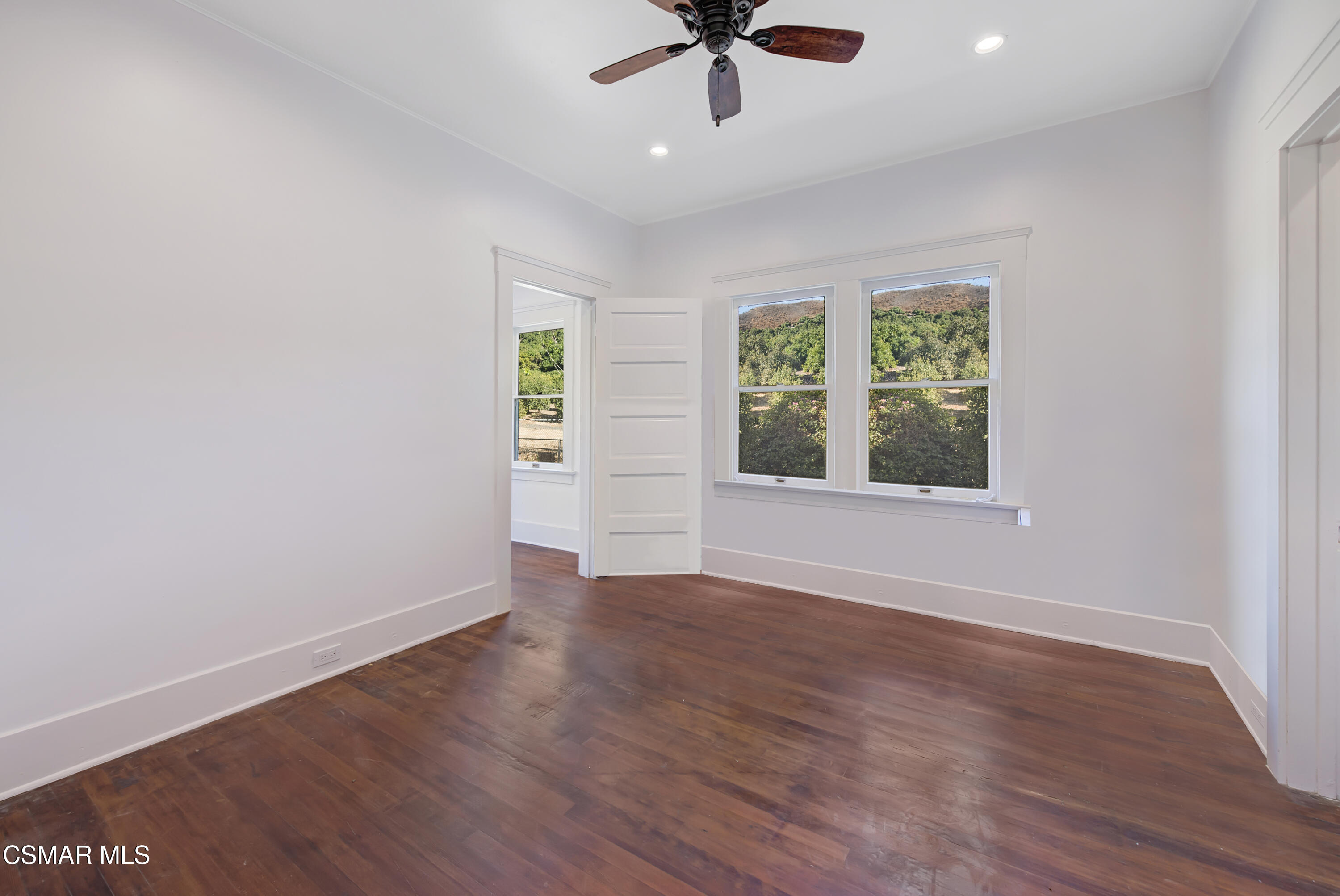 641 W La Loma Avenue