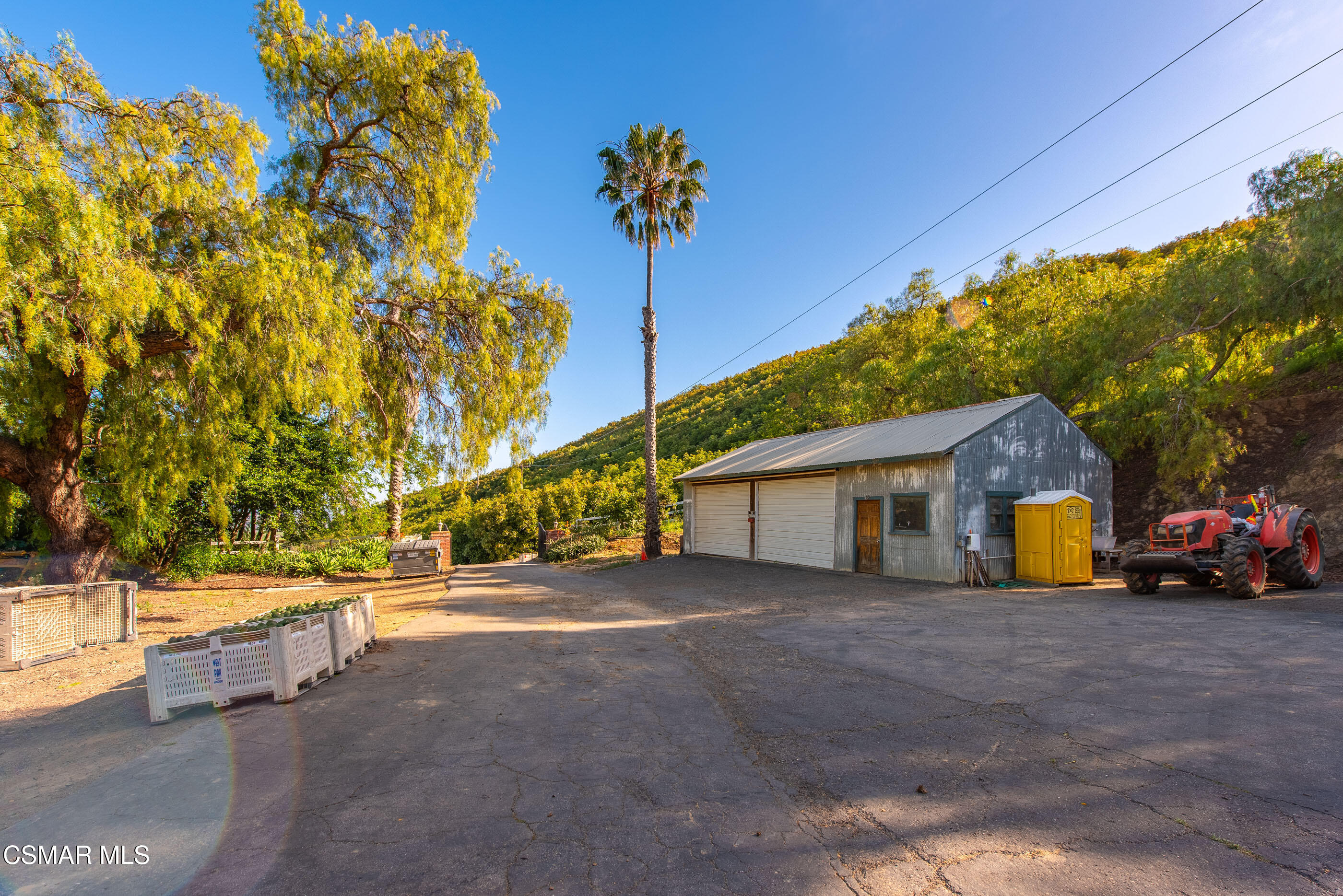641 W La Loma Avenue