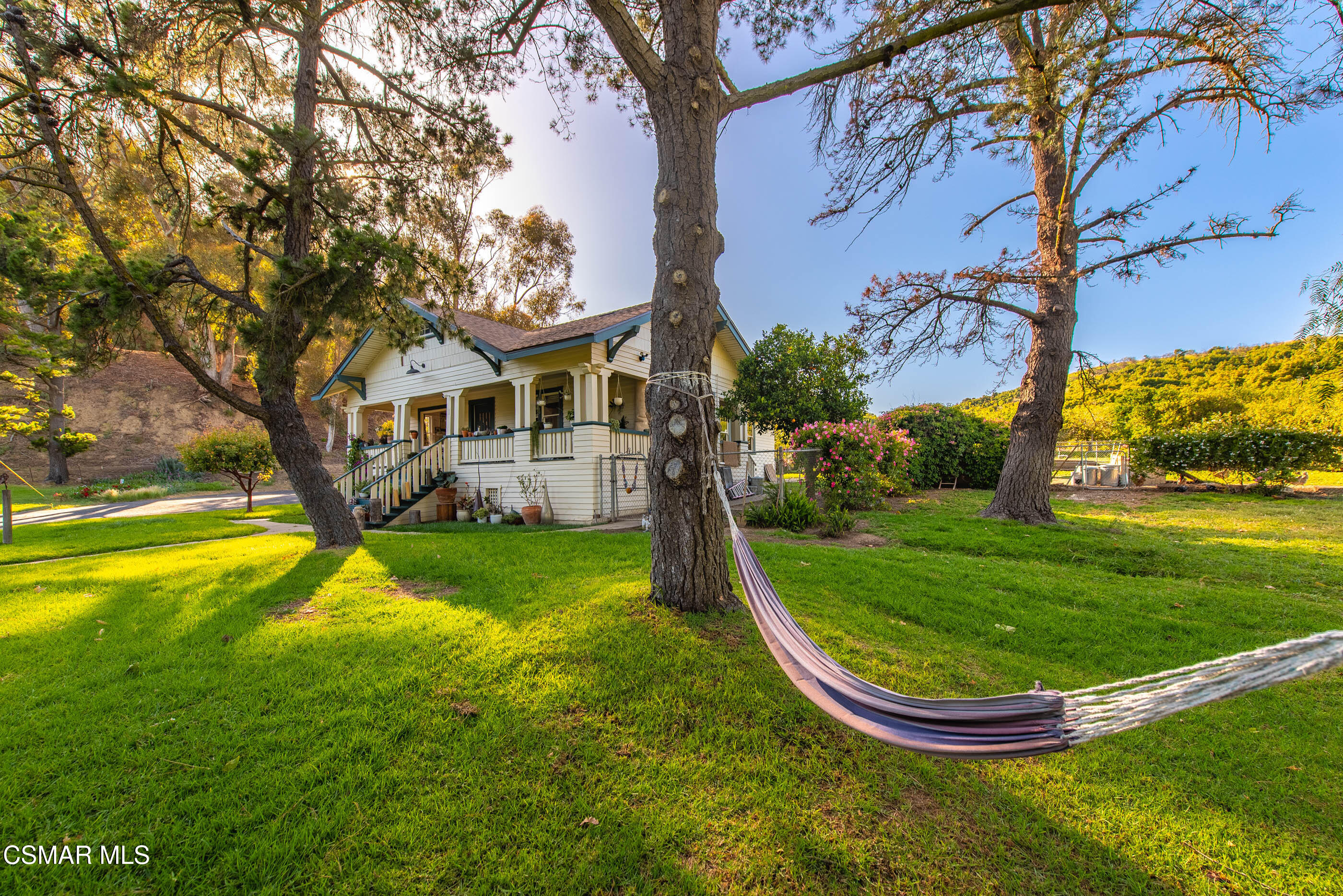 641 W La Loma Avenue