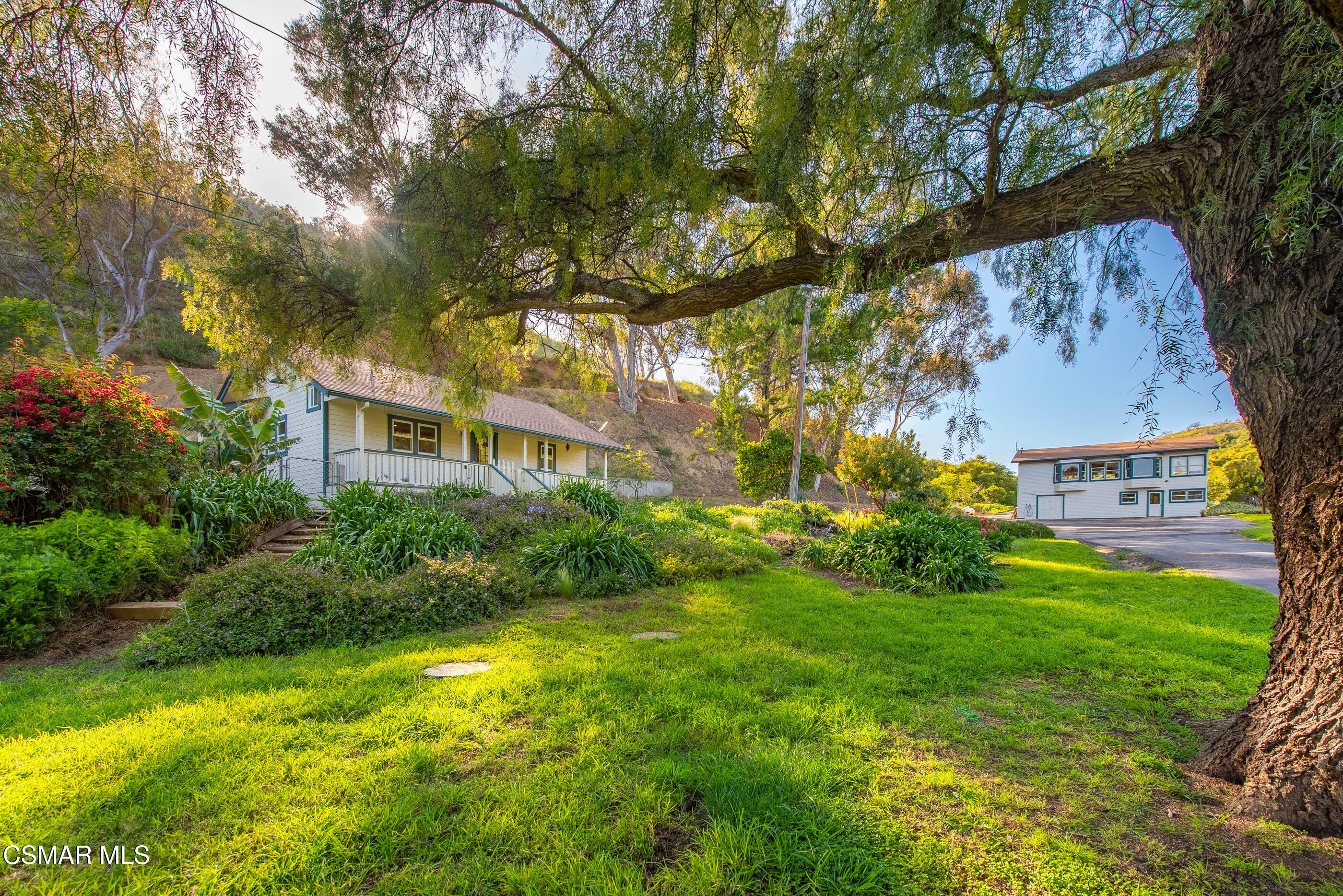 641 W La Loma Avenue