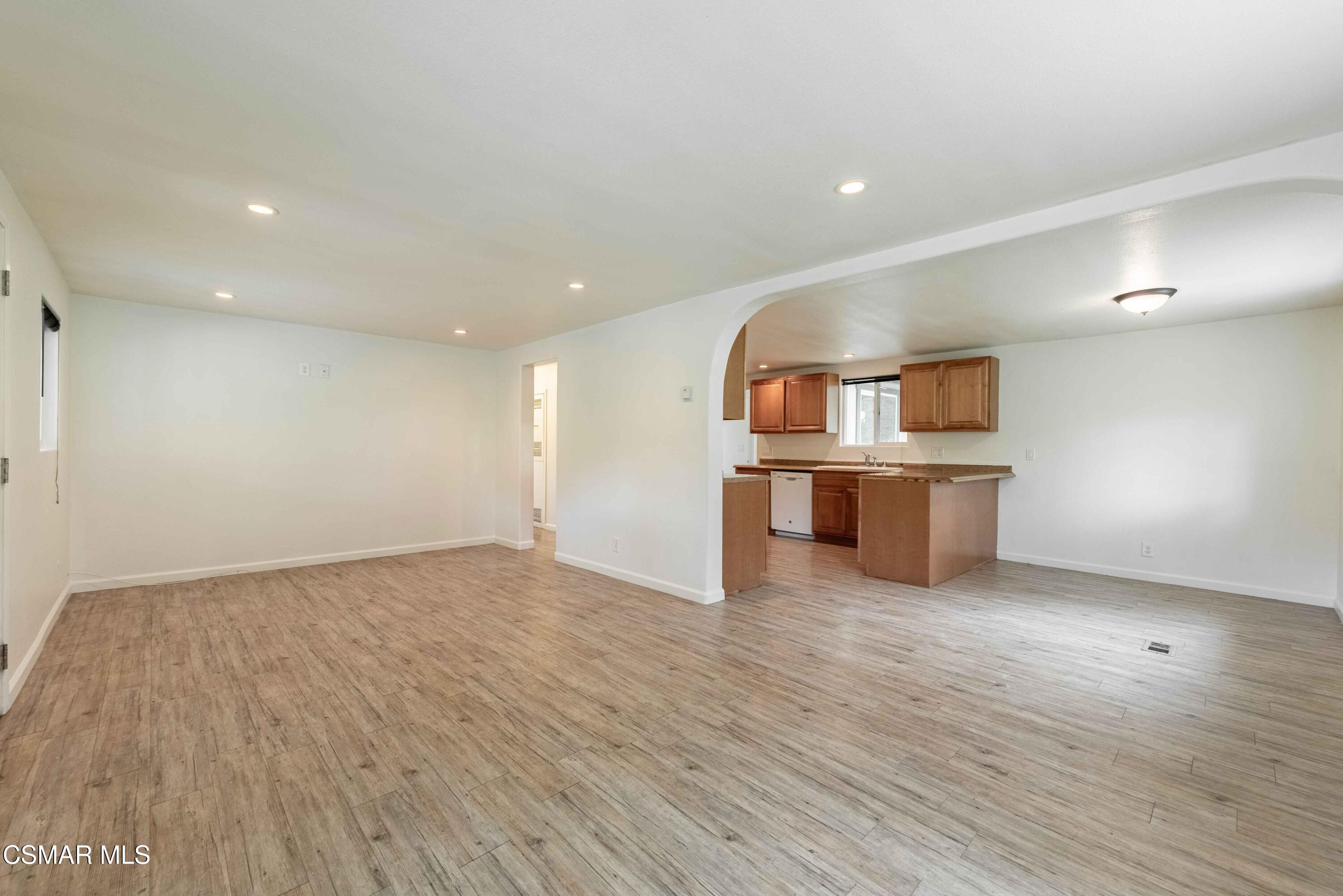 641 W La Loma Avenue