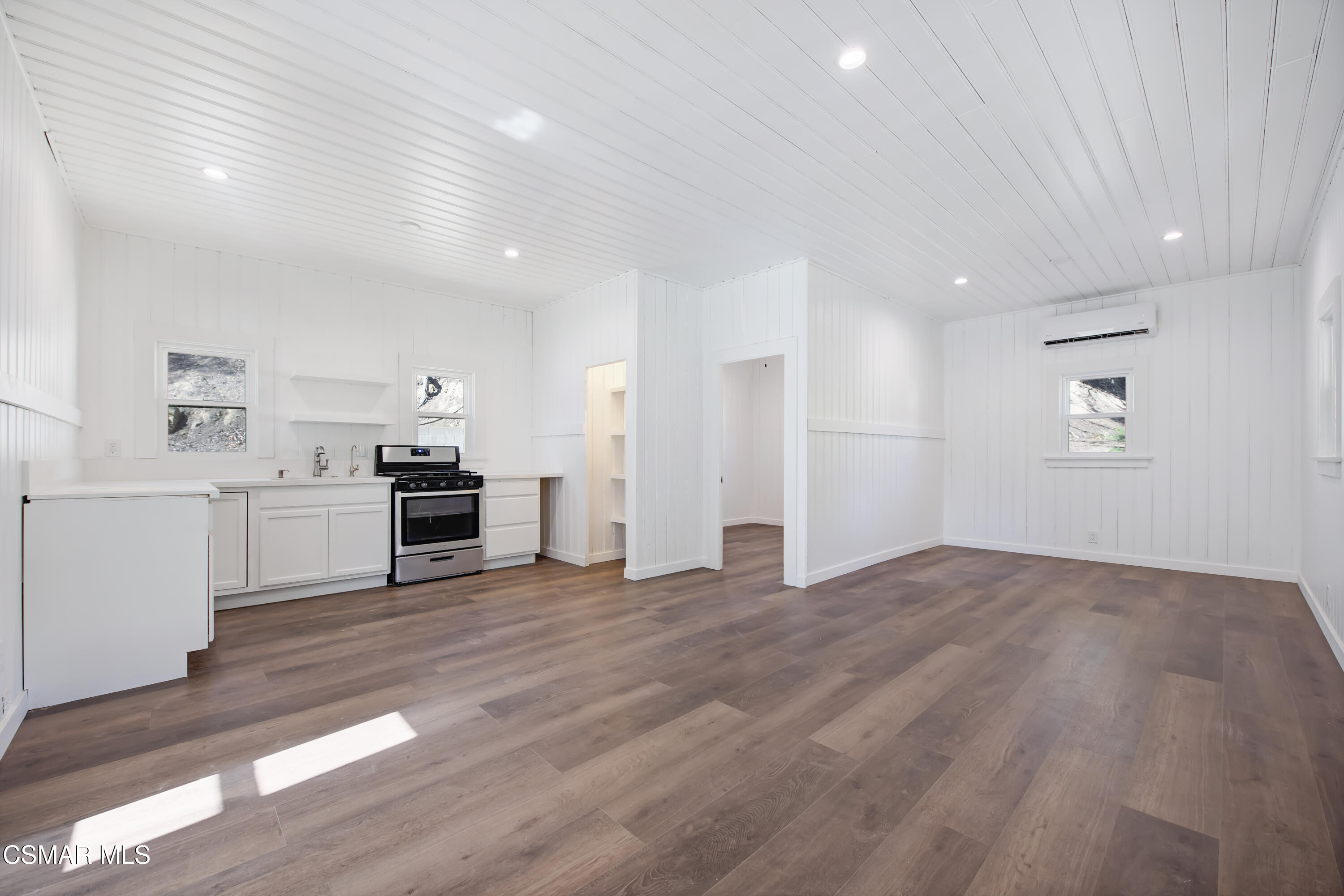 641 W La Loma Avenue