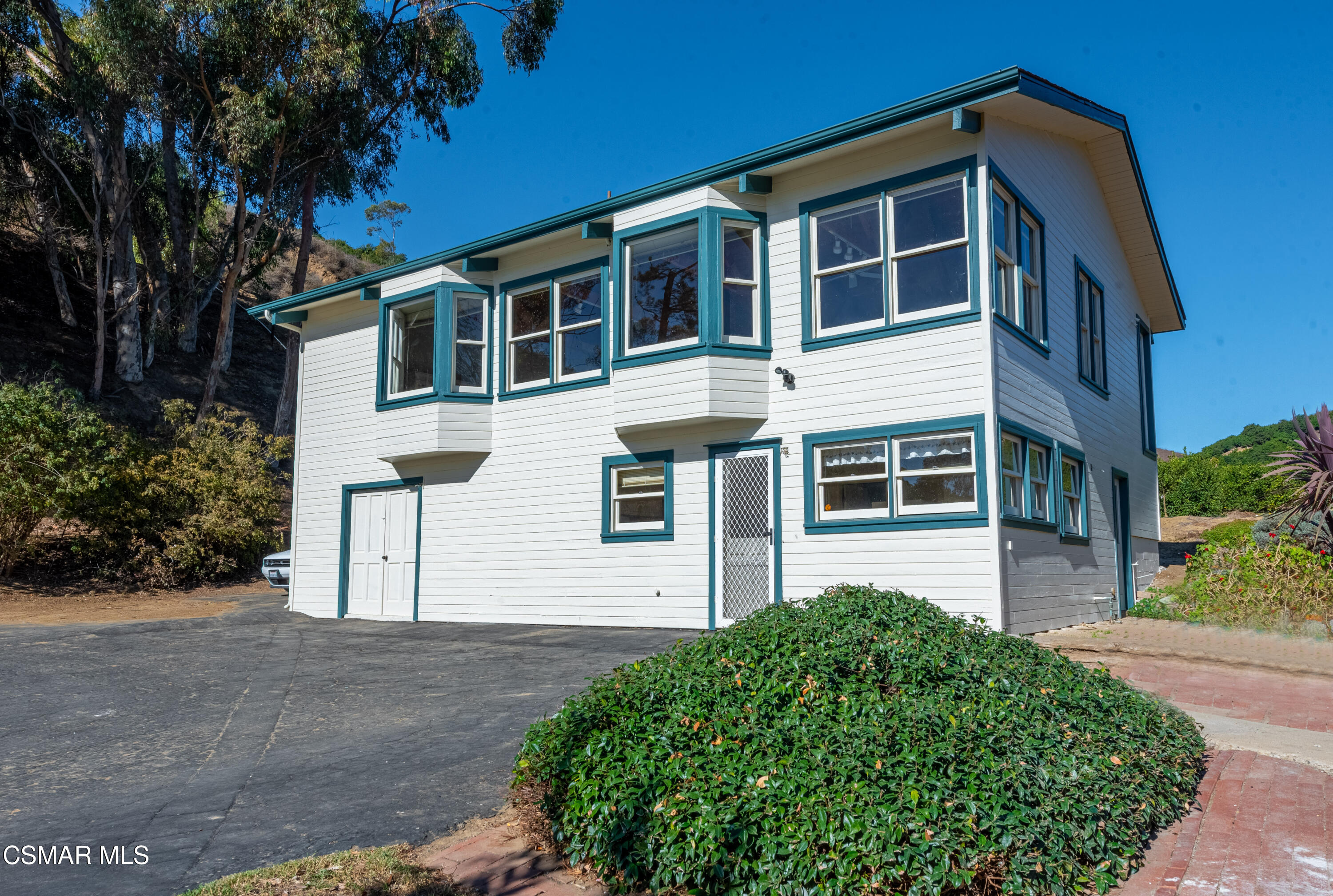 641 W La Loma Avenue