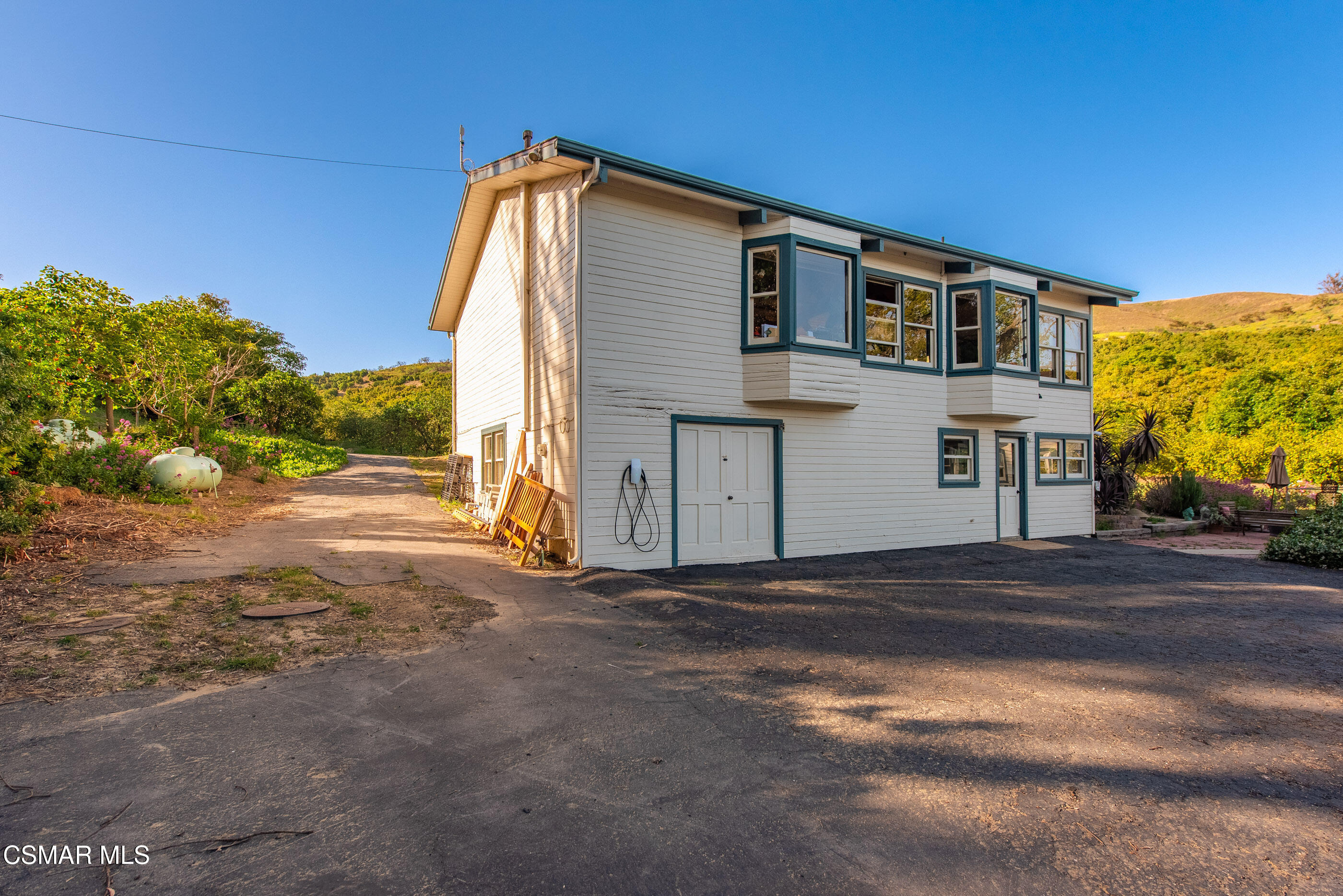 641 W La Loma Avenue