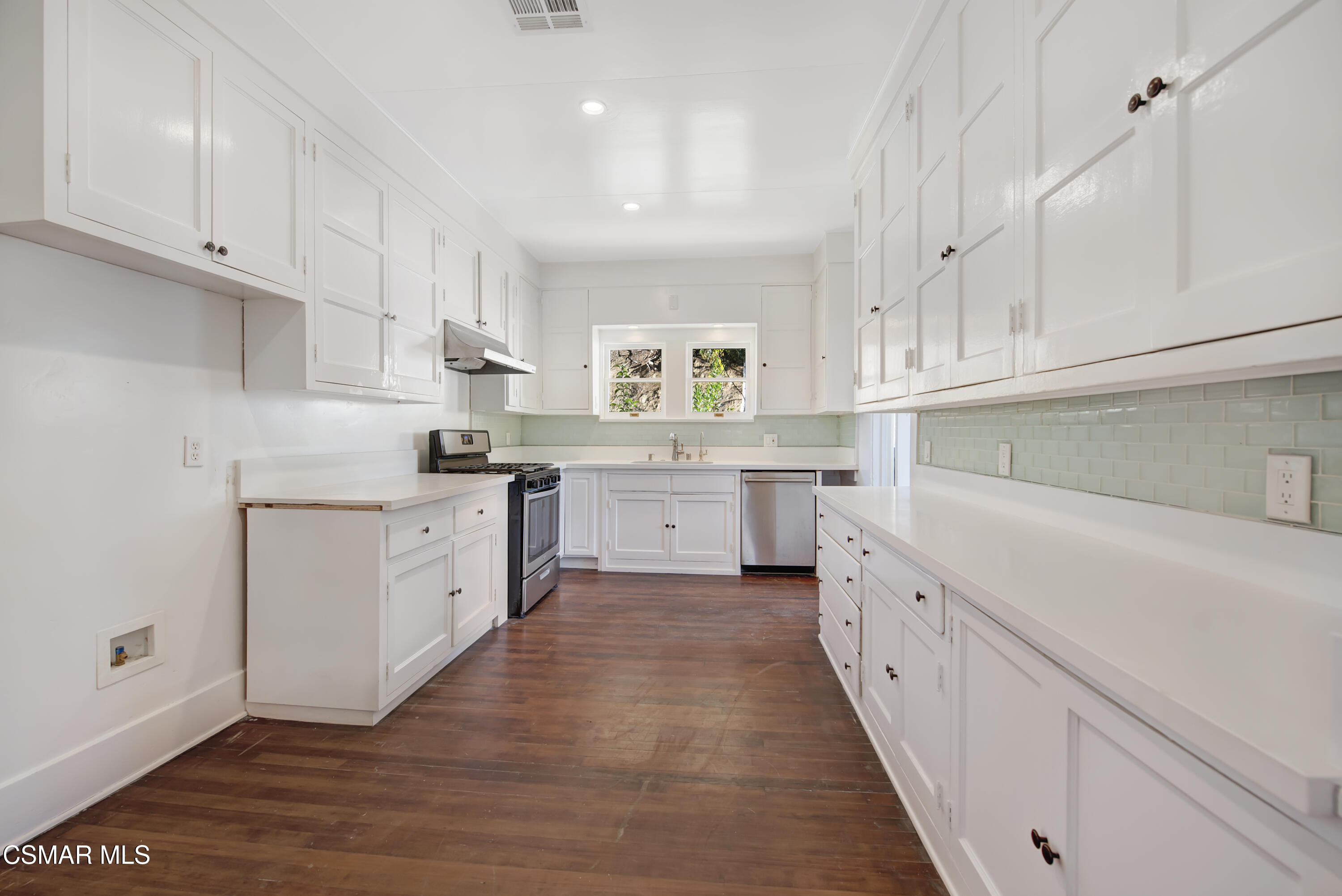 641 W La Loma Avenue