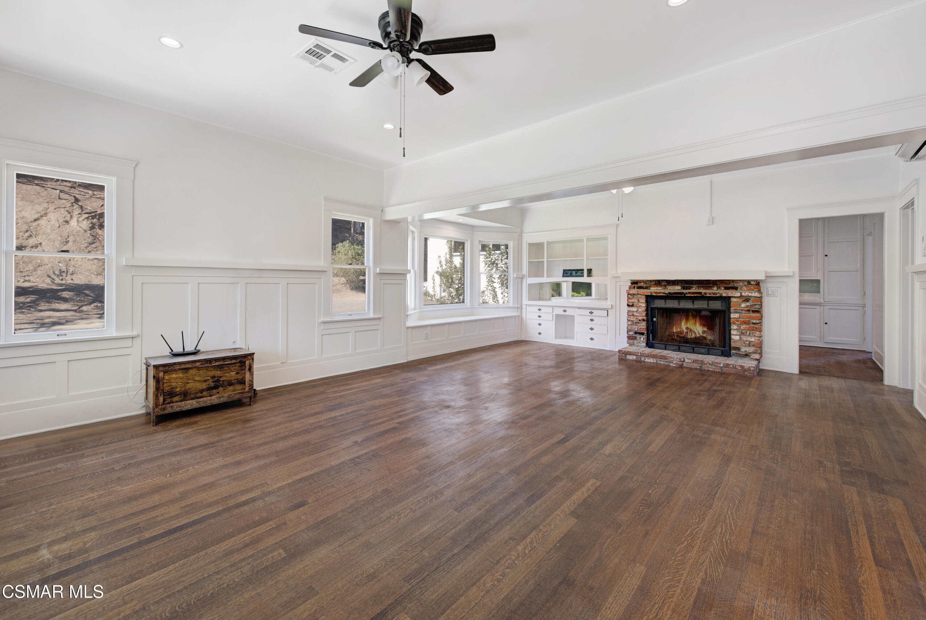 641 W La Loma Avenue