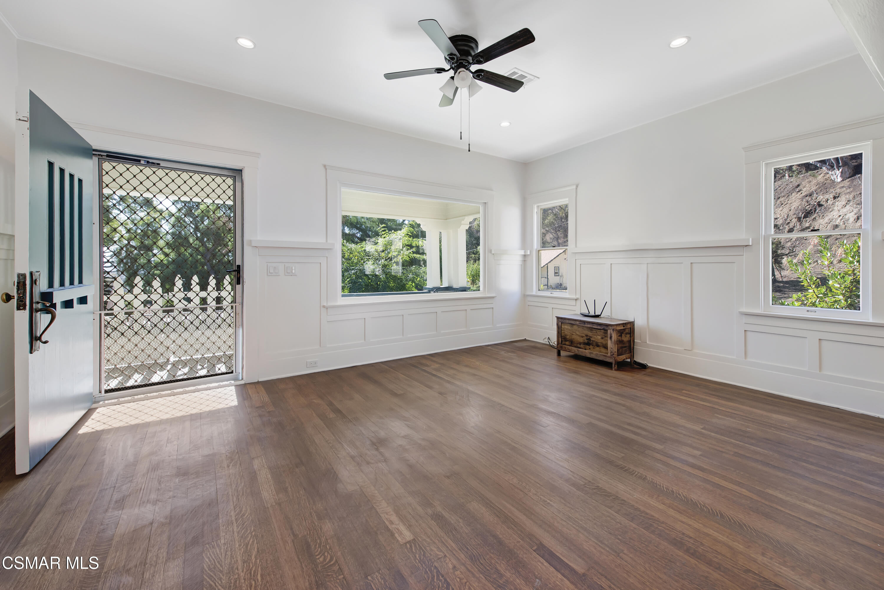 641 W La Loma Avenue