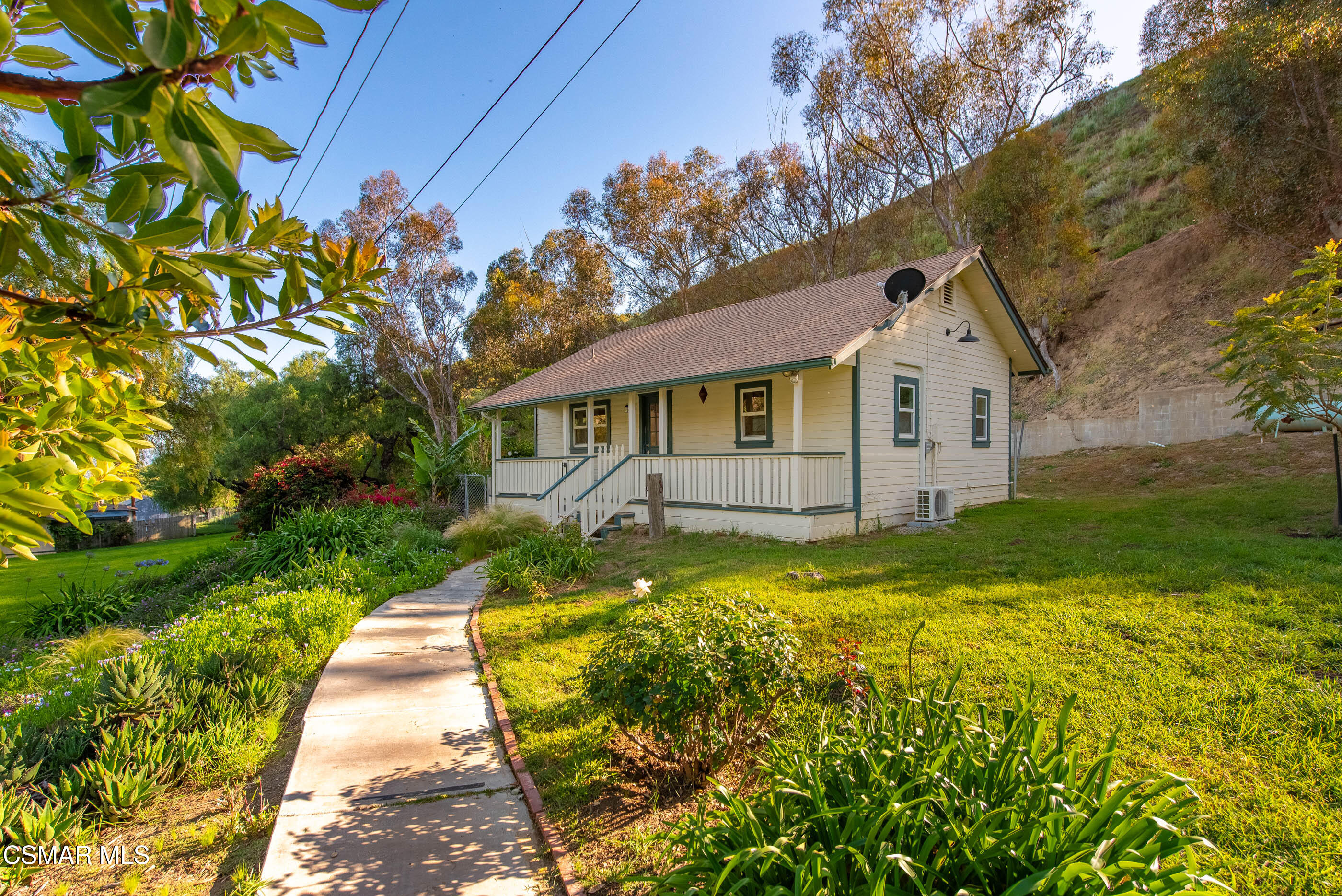 641 W La Loma Avenue