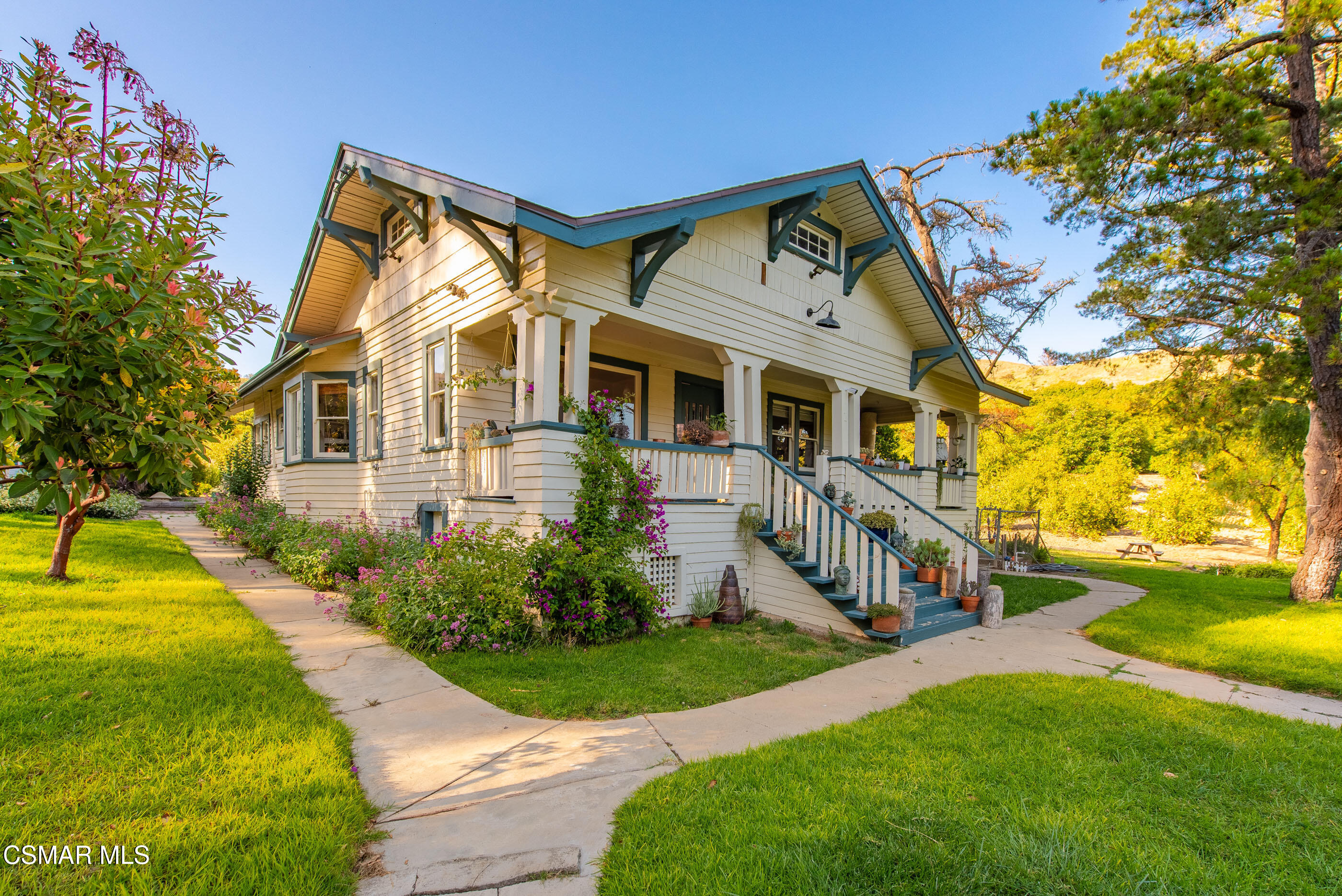 641 W La Loma Avenue