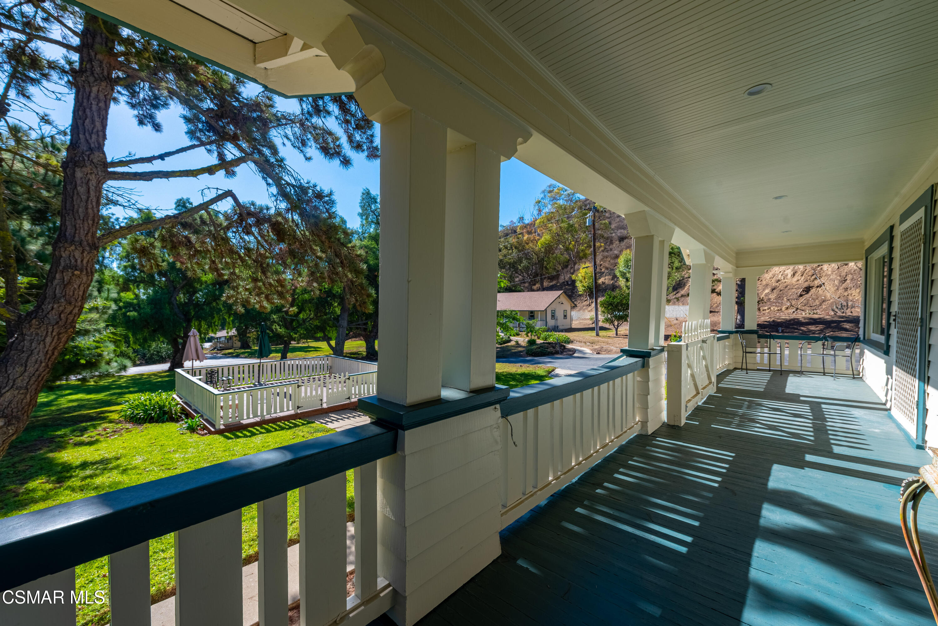 641 W La Loma Avenue
