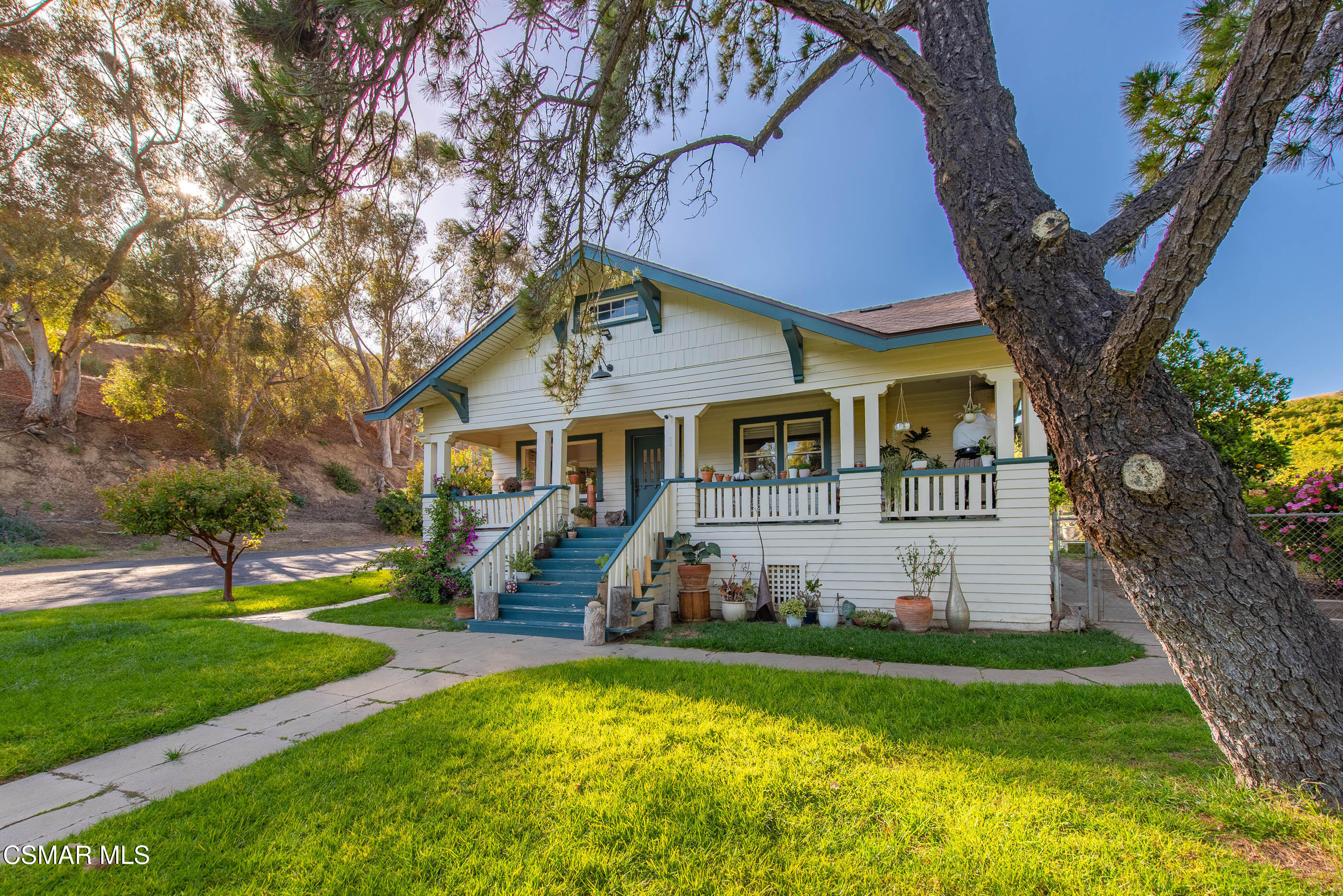 641 W La Loma Avenue