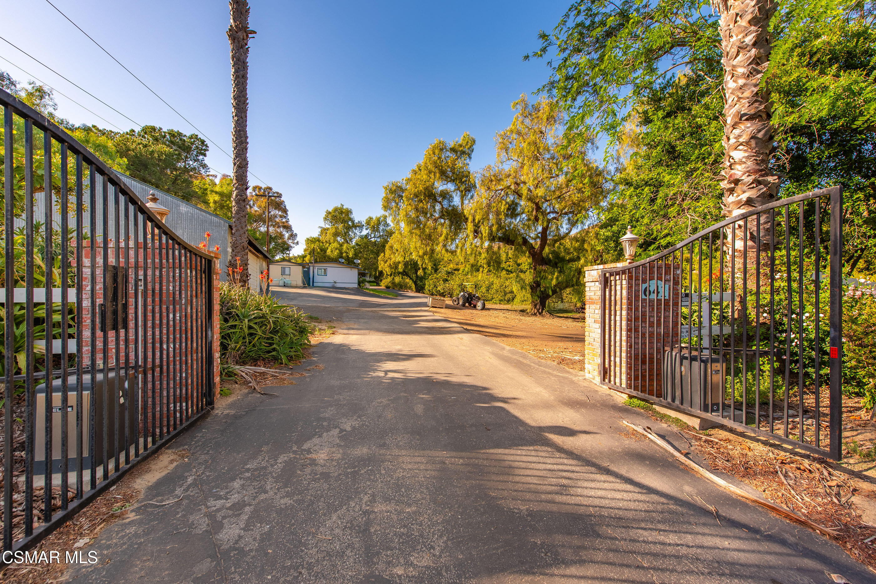 641 W La Loma Avenue