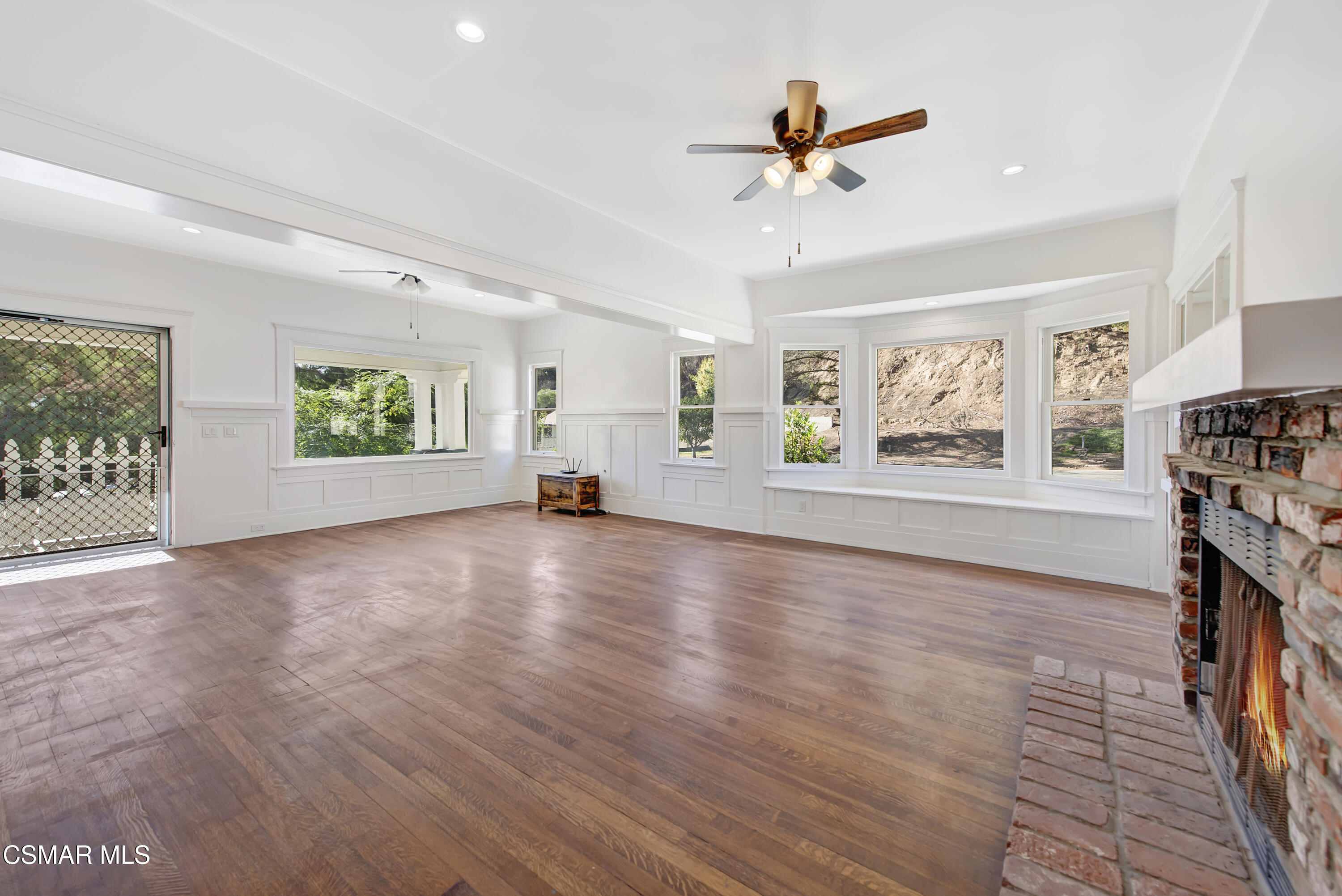 641 W La Loma Avenue