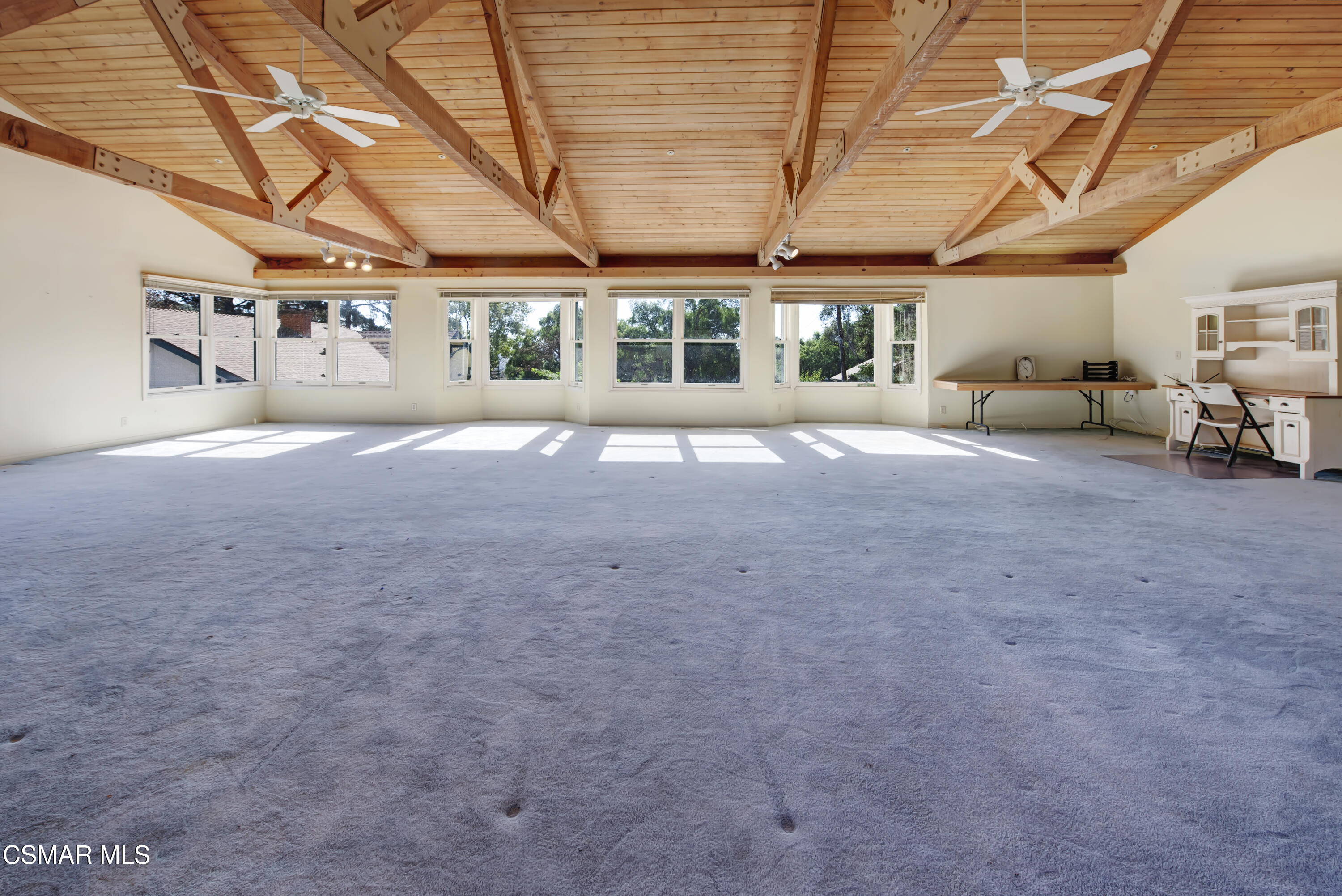 641 W La Loma Avenue