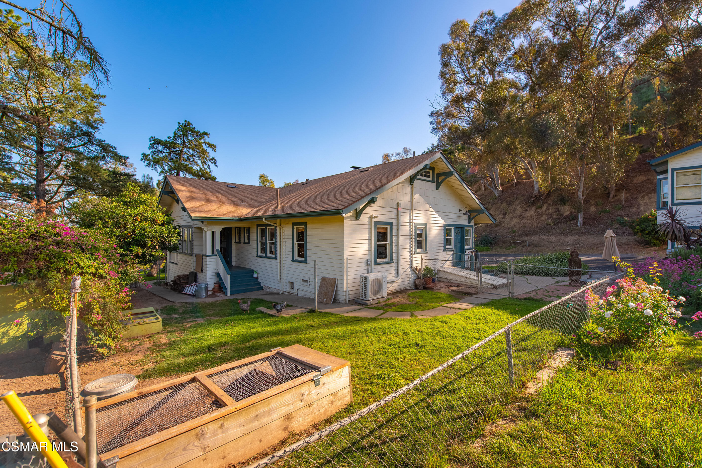 641 W La Loma Avenue