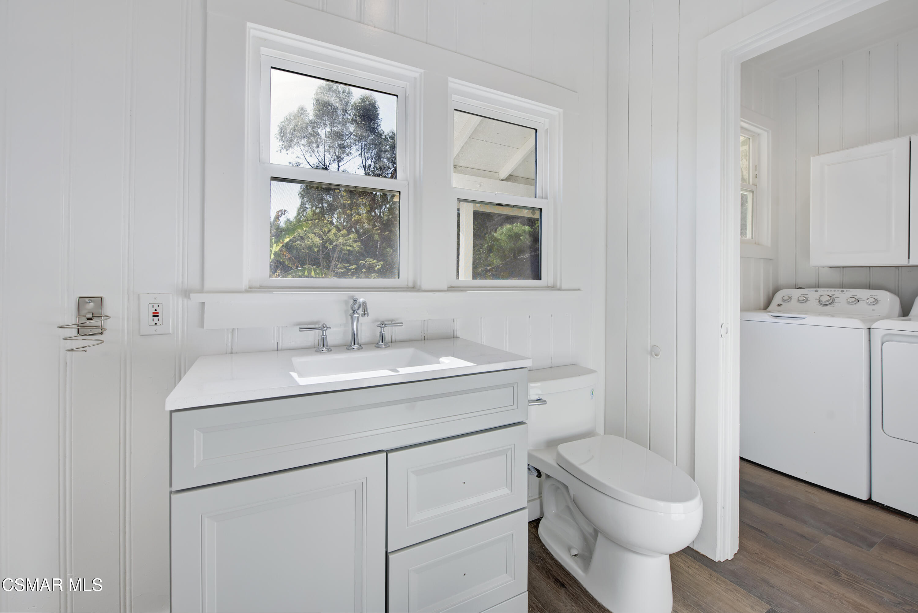641 W La Loma Avenue