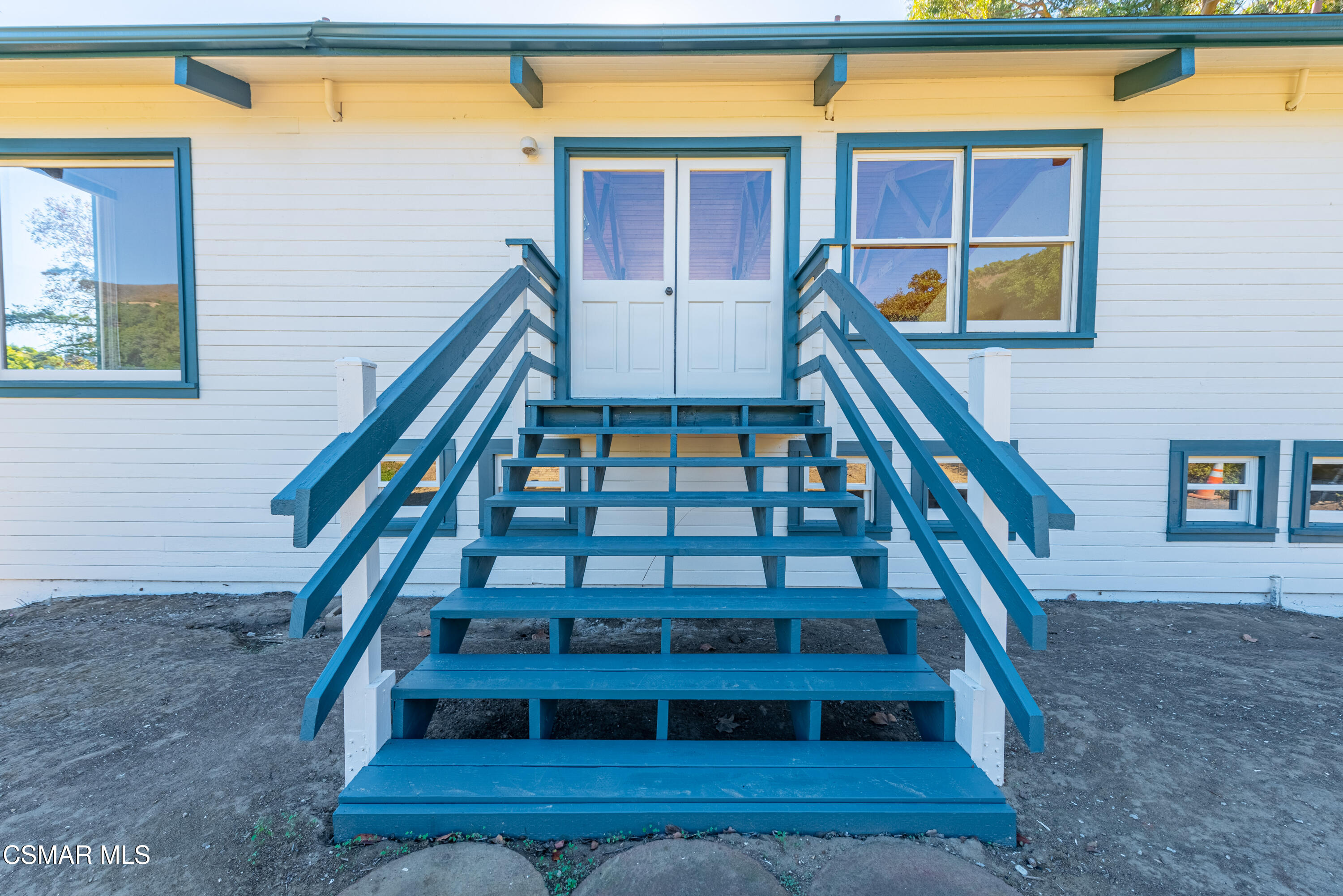 641 W La Loma Avenue