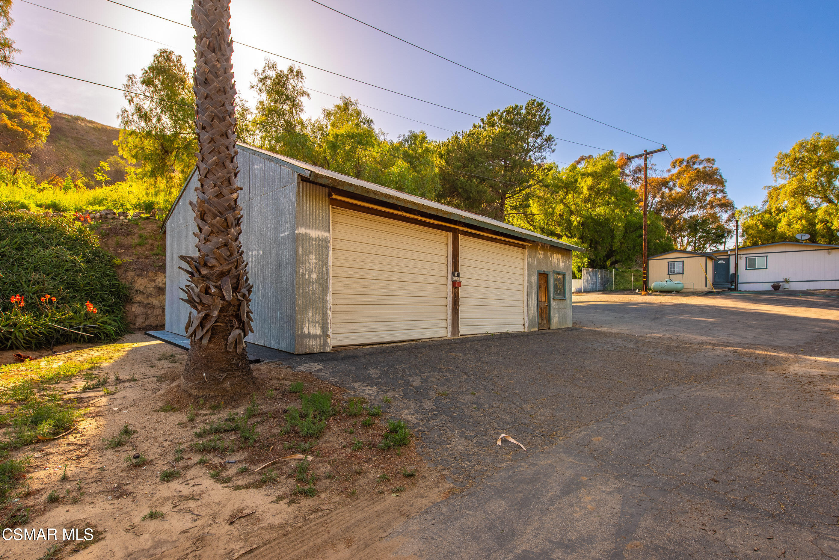 641 W La Loma Avenue