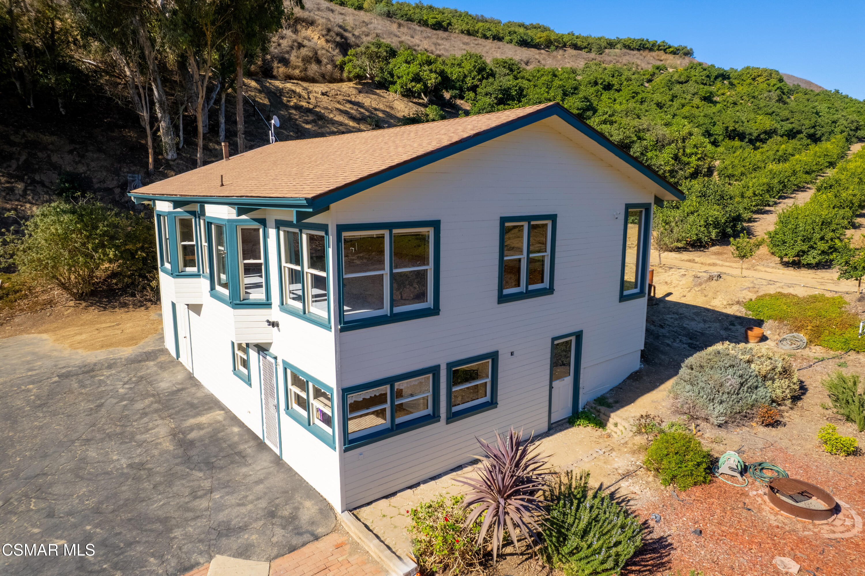 641 W La Loma Avenue
