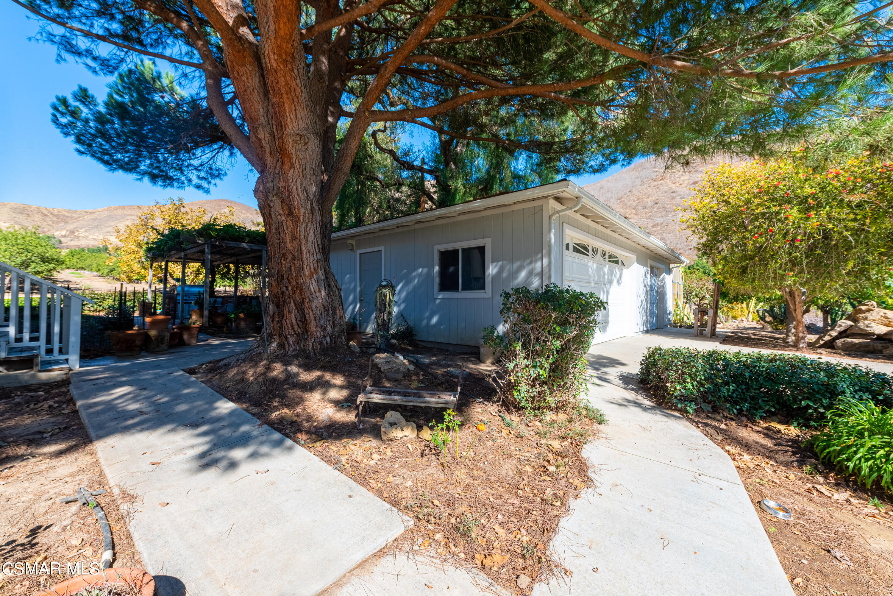 1057 E La Loma Avenue