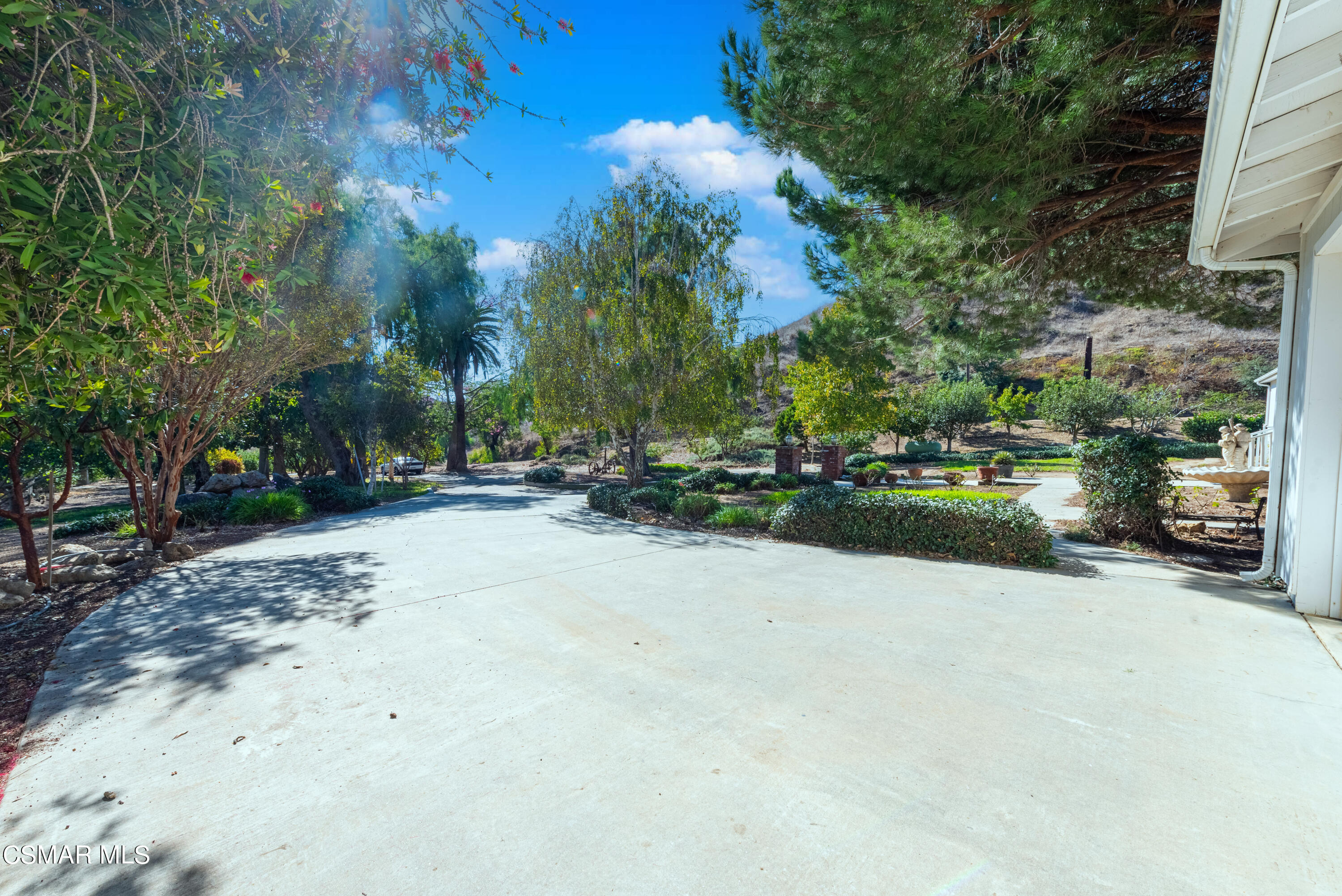 1057 E La Loma Avenue