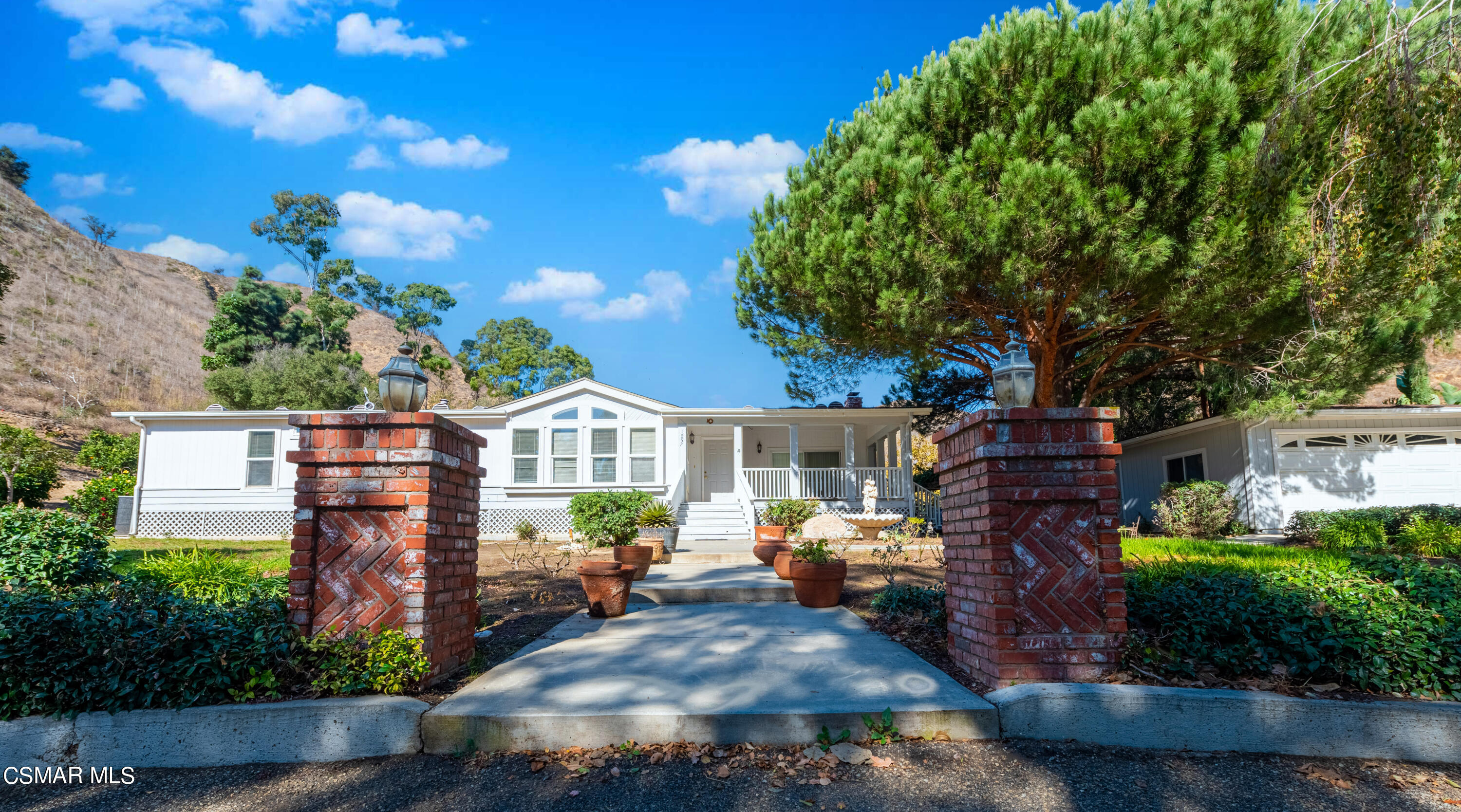 1057 E La Loma Avenue