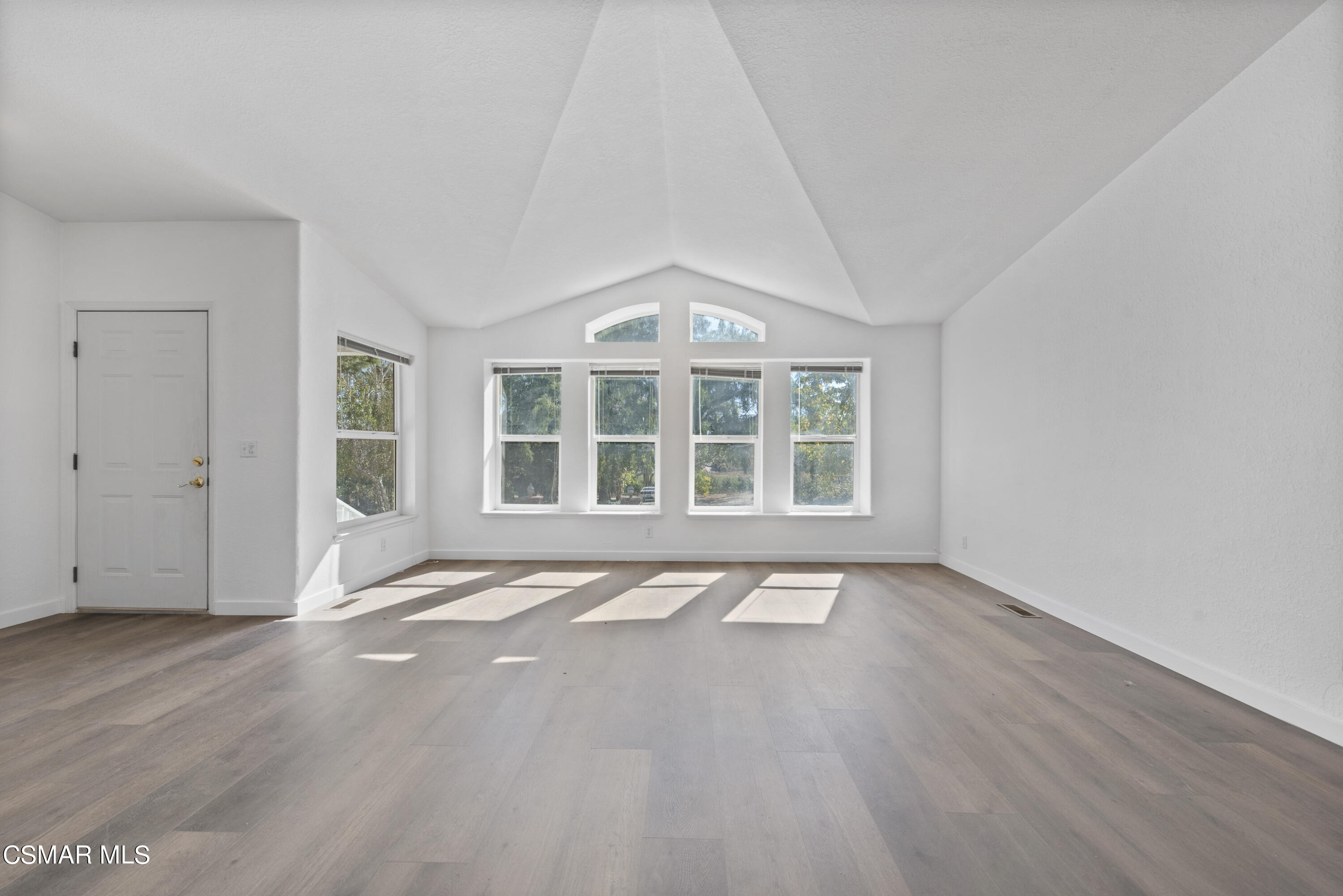 1057 E La Loma Avenue