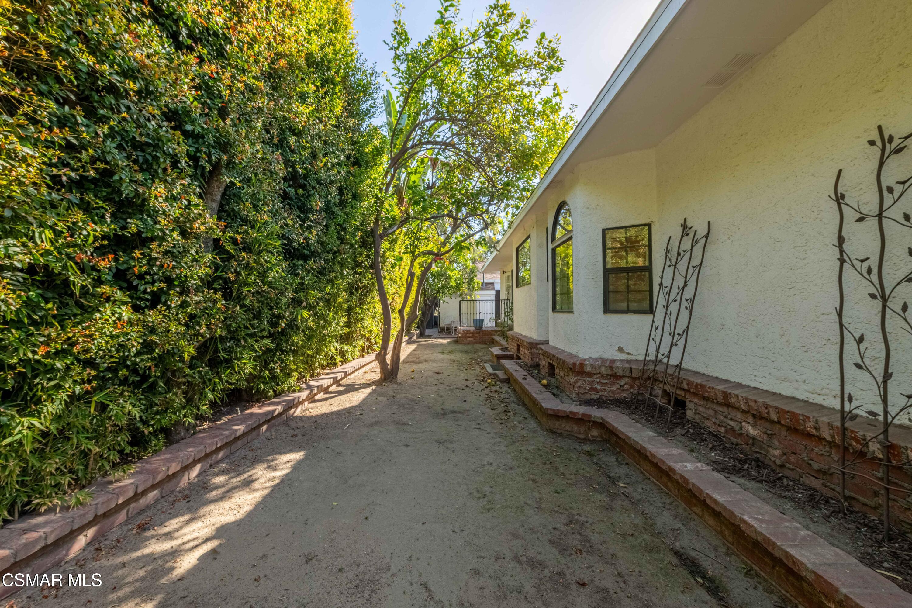 10129 Sarah Street