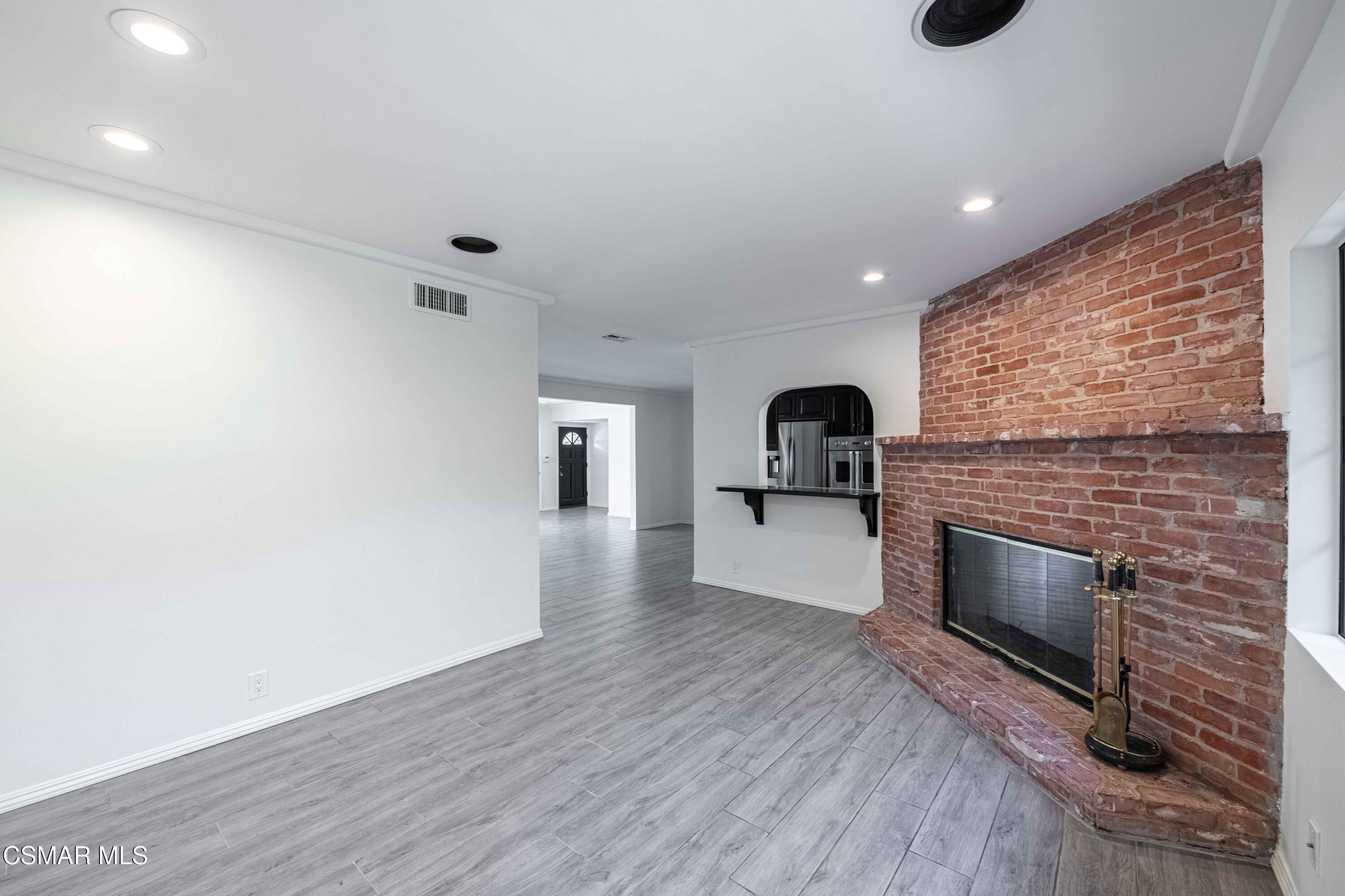 10129 Sarah Street