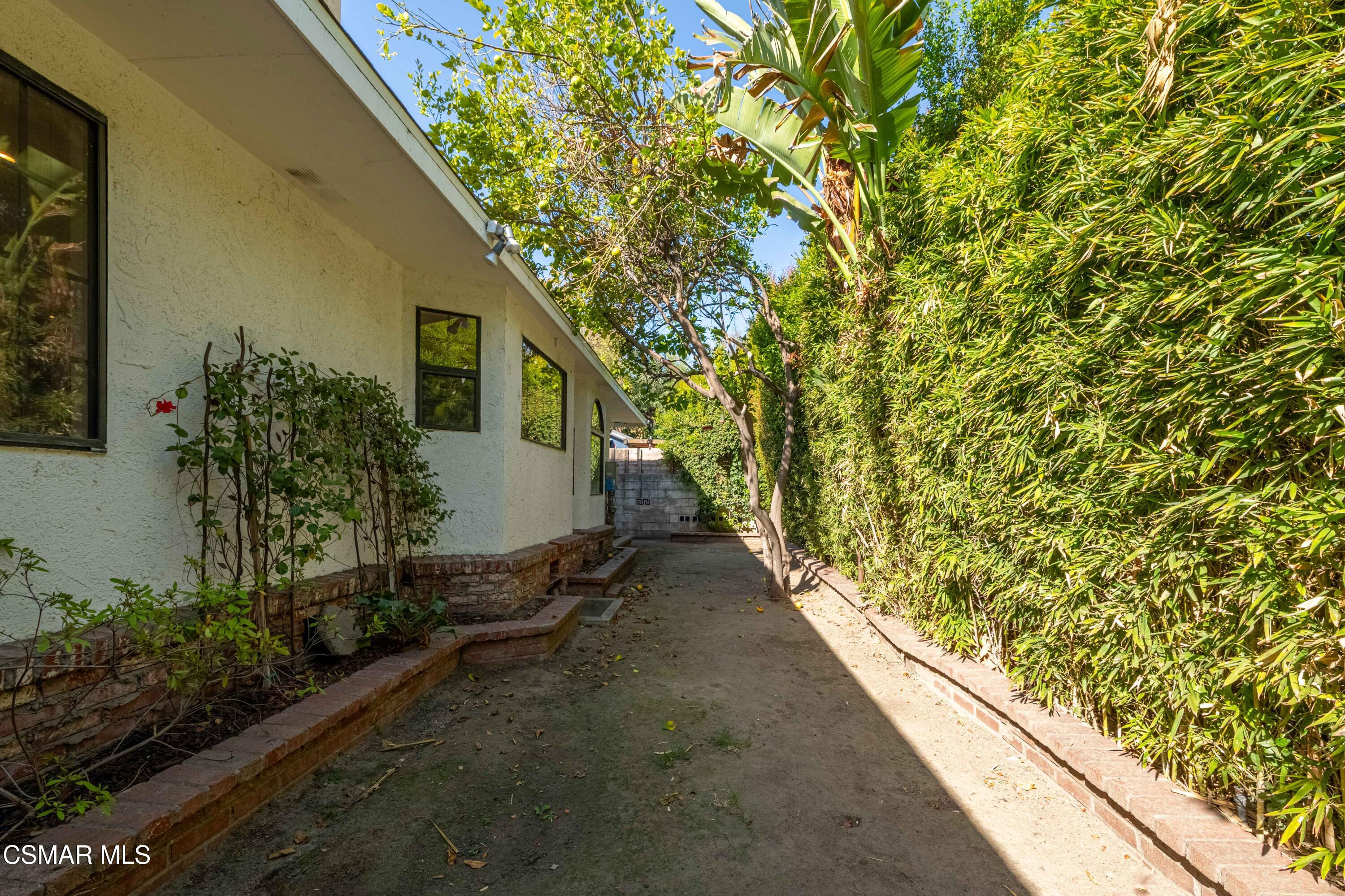 10129 Sarah Street