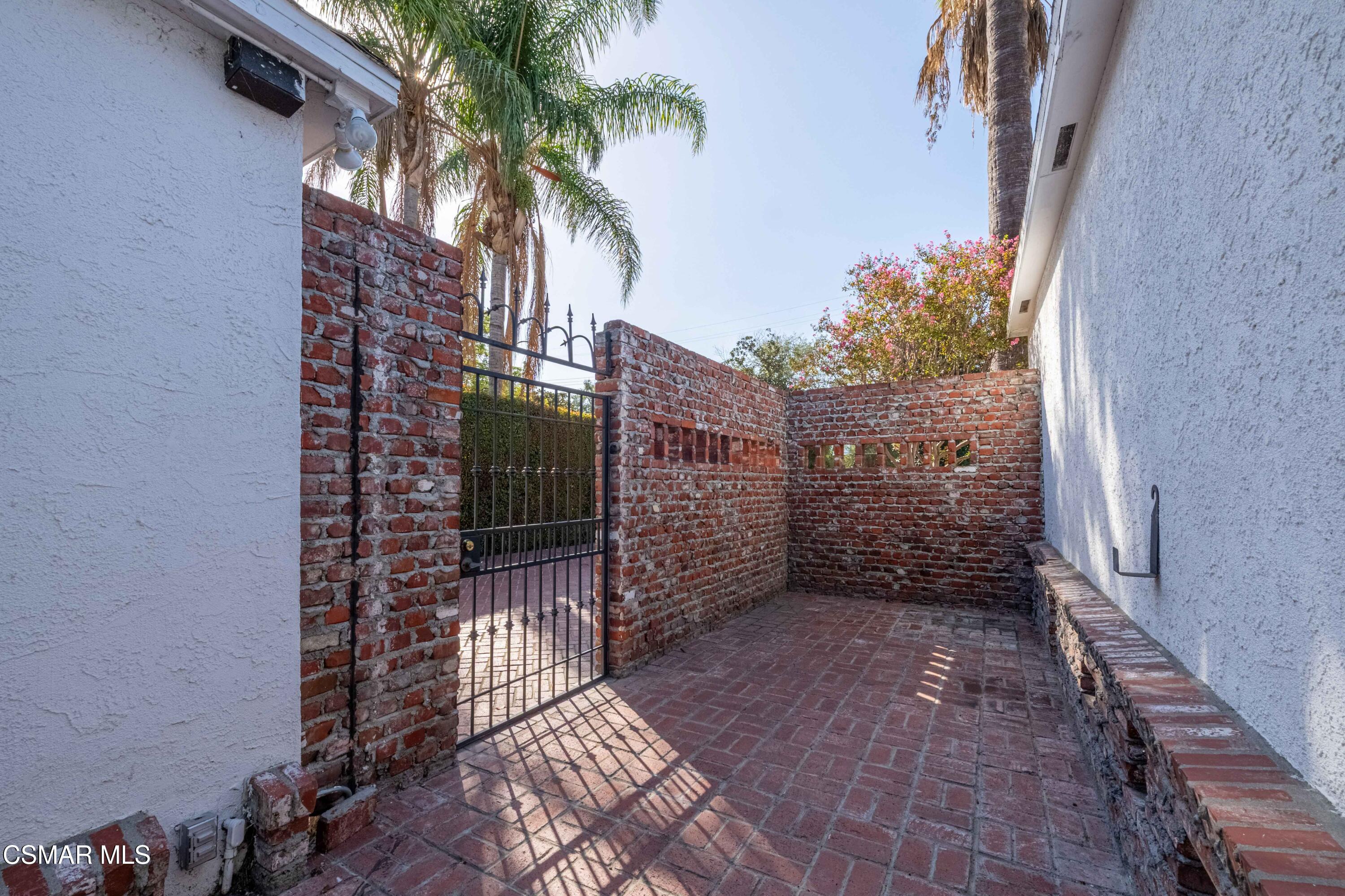 10129 Sarah Street