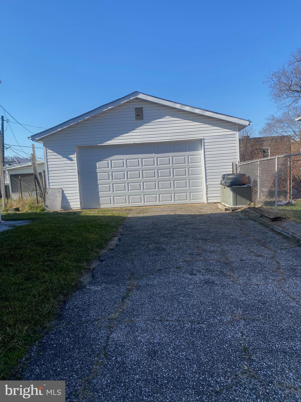 930 Bridgeview Rd