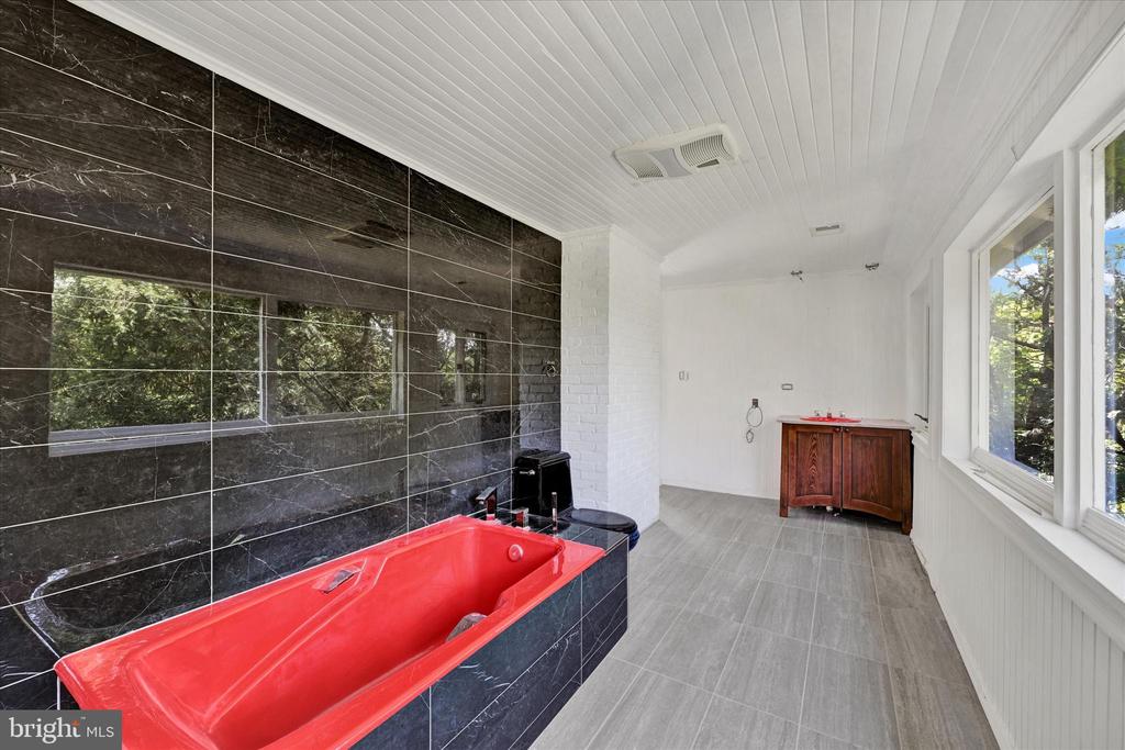 110 Elmwood Rd